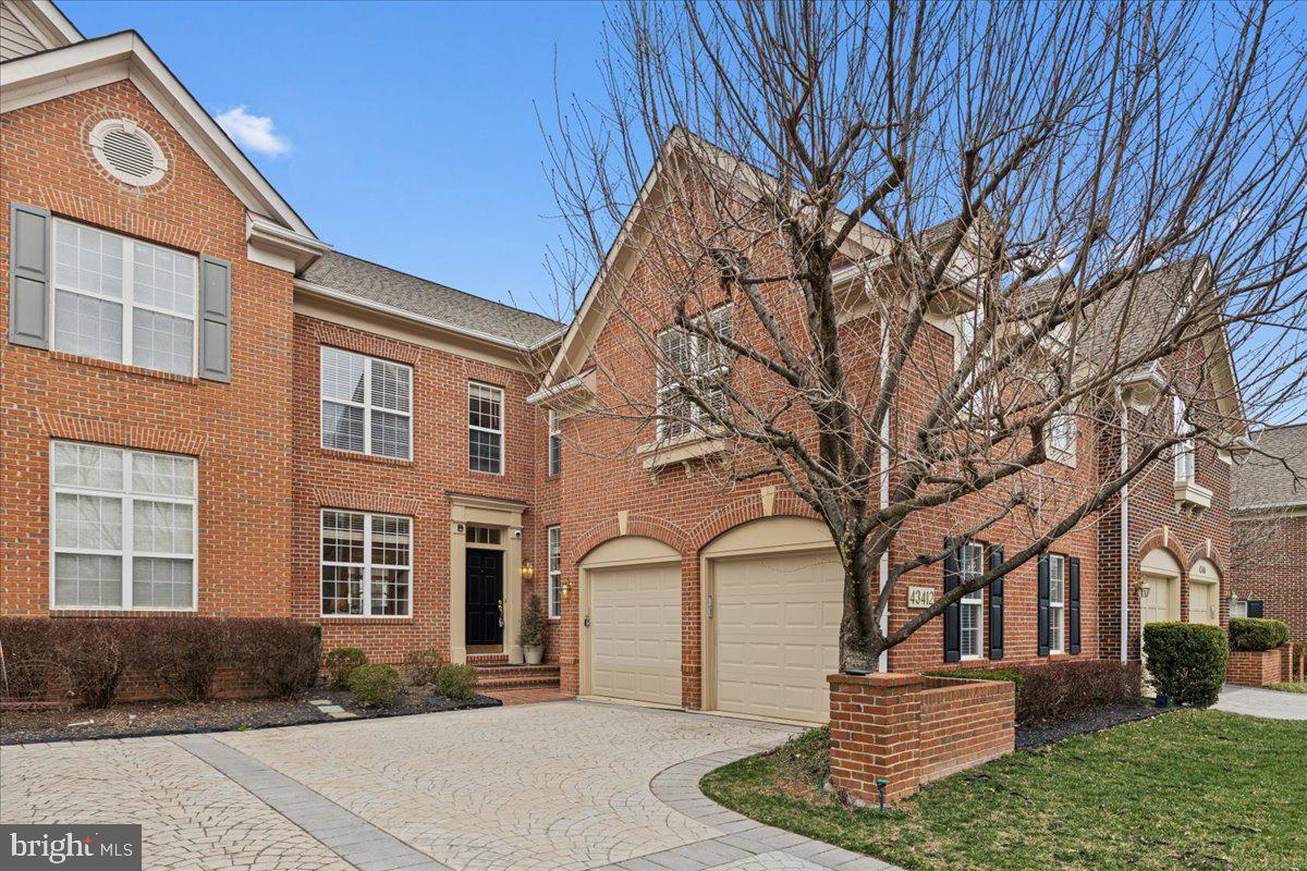 Property Photo: 43412 Westchester Square VA 20176