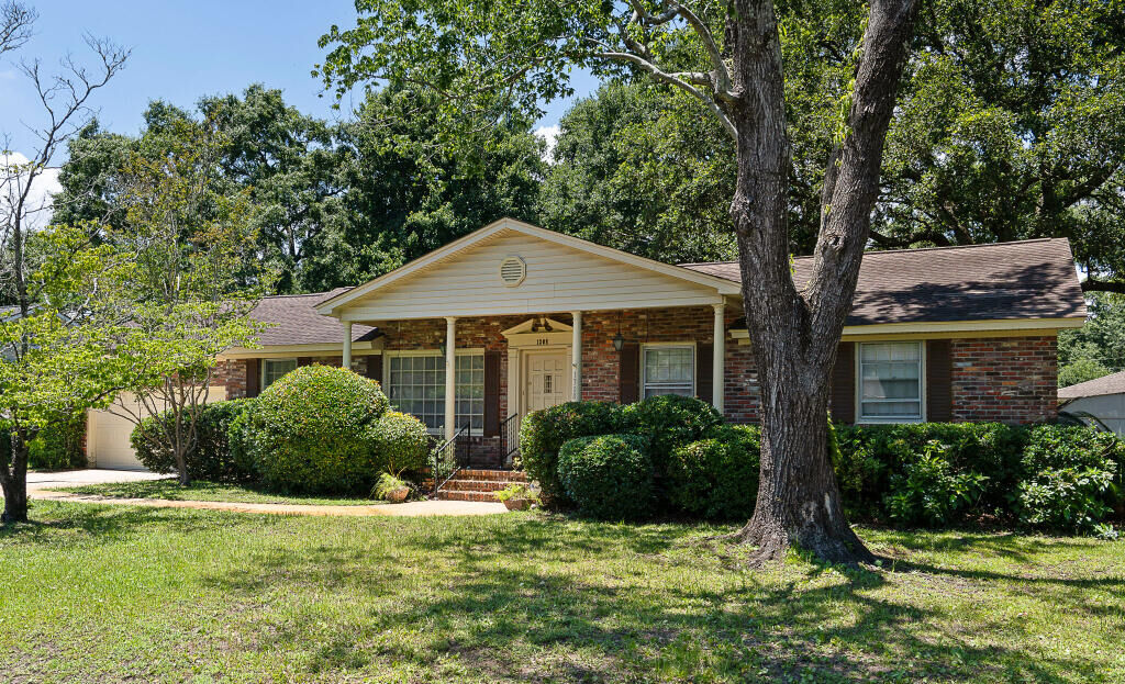 Property Photo:  1308 Coleridge Street  SC 29407 