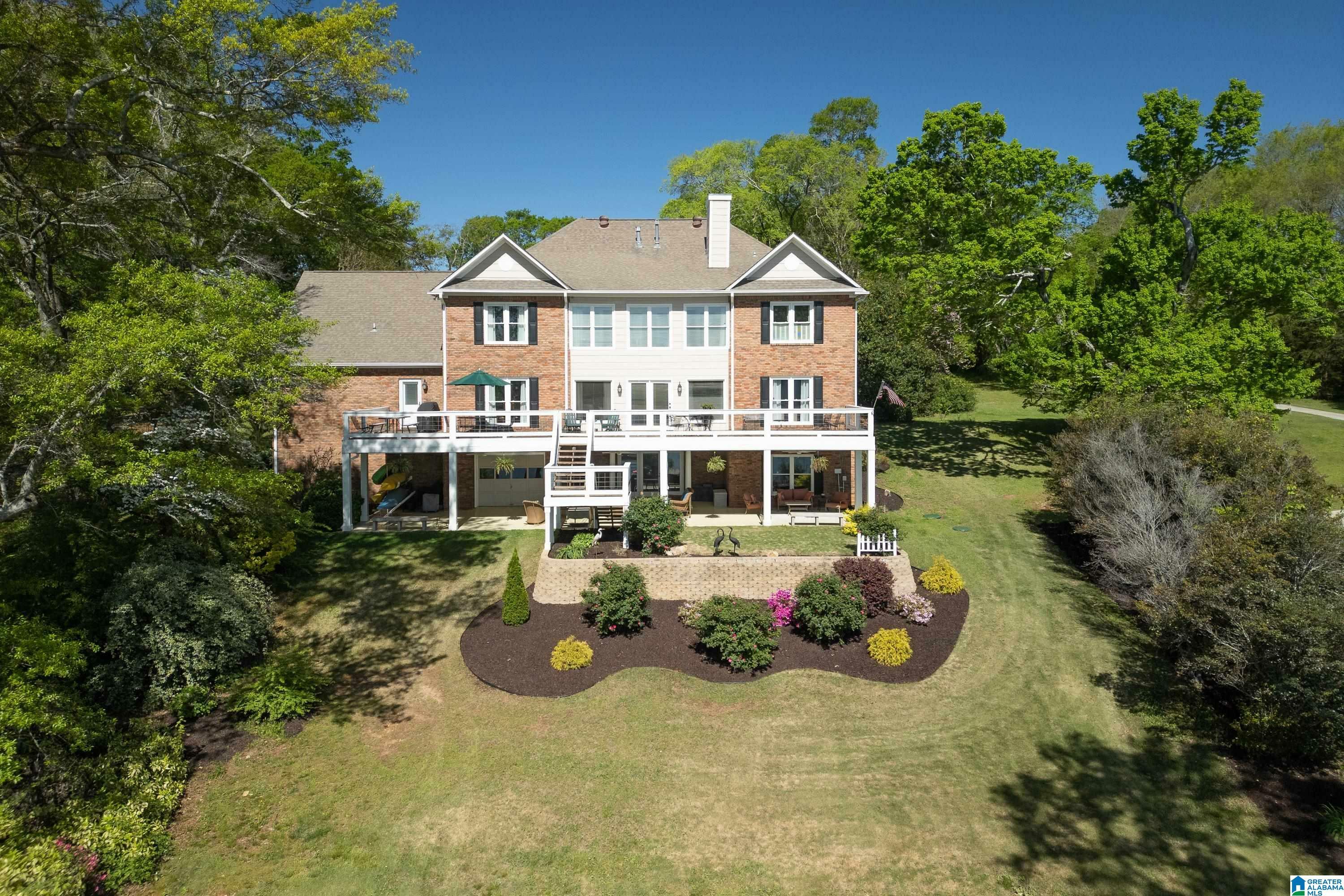 Property Photo: 620 River Oaks Drive AL 35128