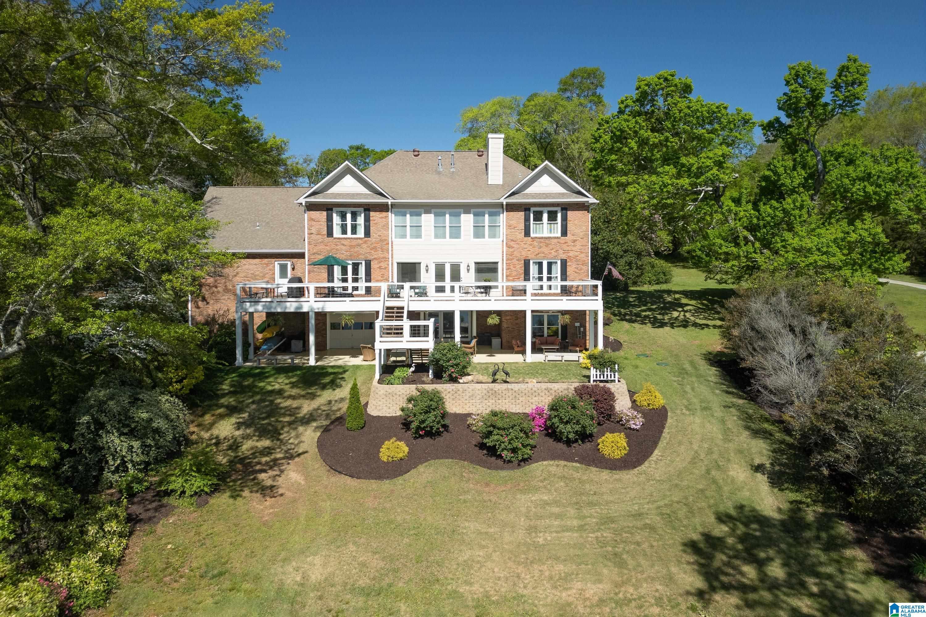 Property Photo: 620 River Oaks Drive AL 35128