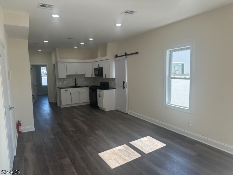 Property Photo:  684 Passaic Ave 2  NJ 07110 
