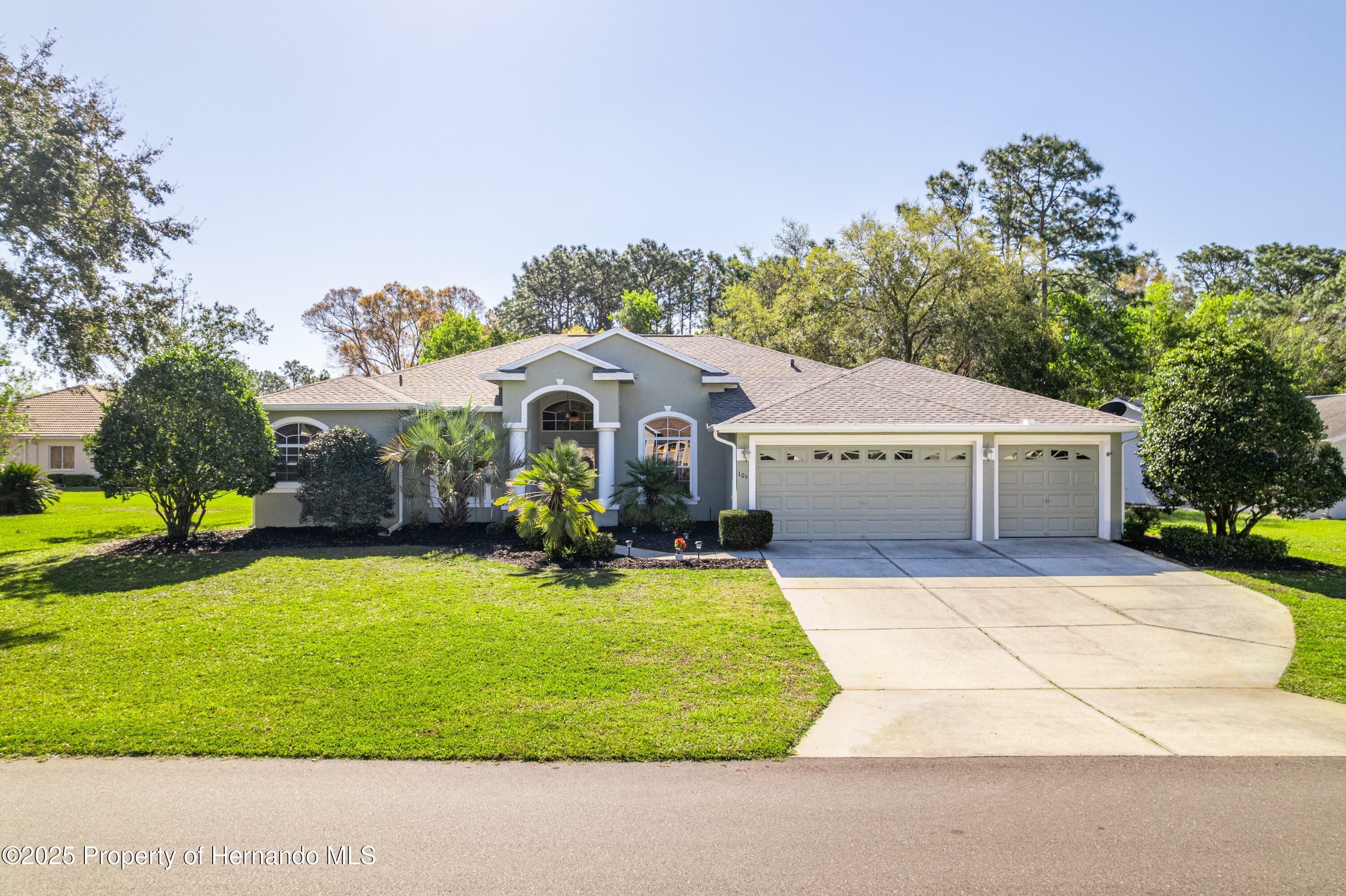 Property Photo: 106 Sycamore Circle FL 34446