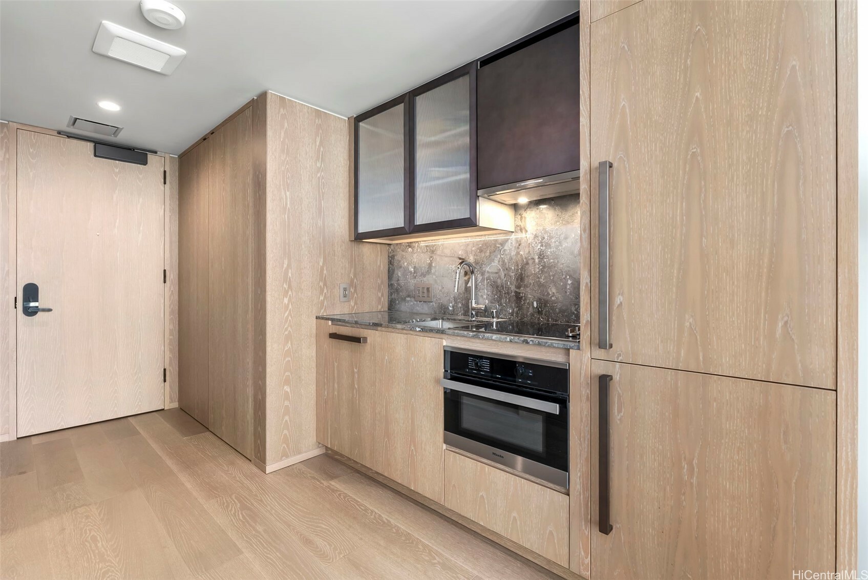 Property Photo:  1000 Auahi Street 733  HI 96814 
