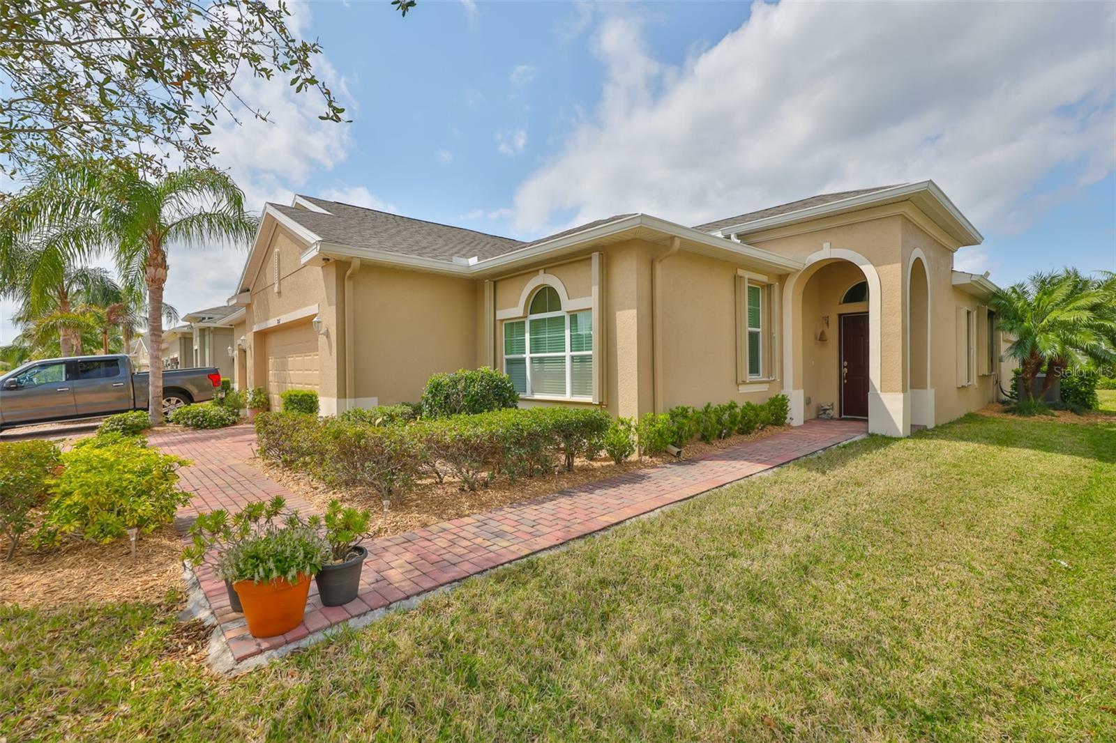 Property Photo:  807 Chipper Drive  FL 33573 