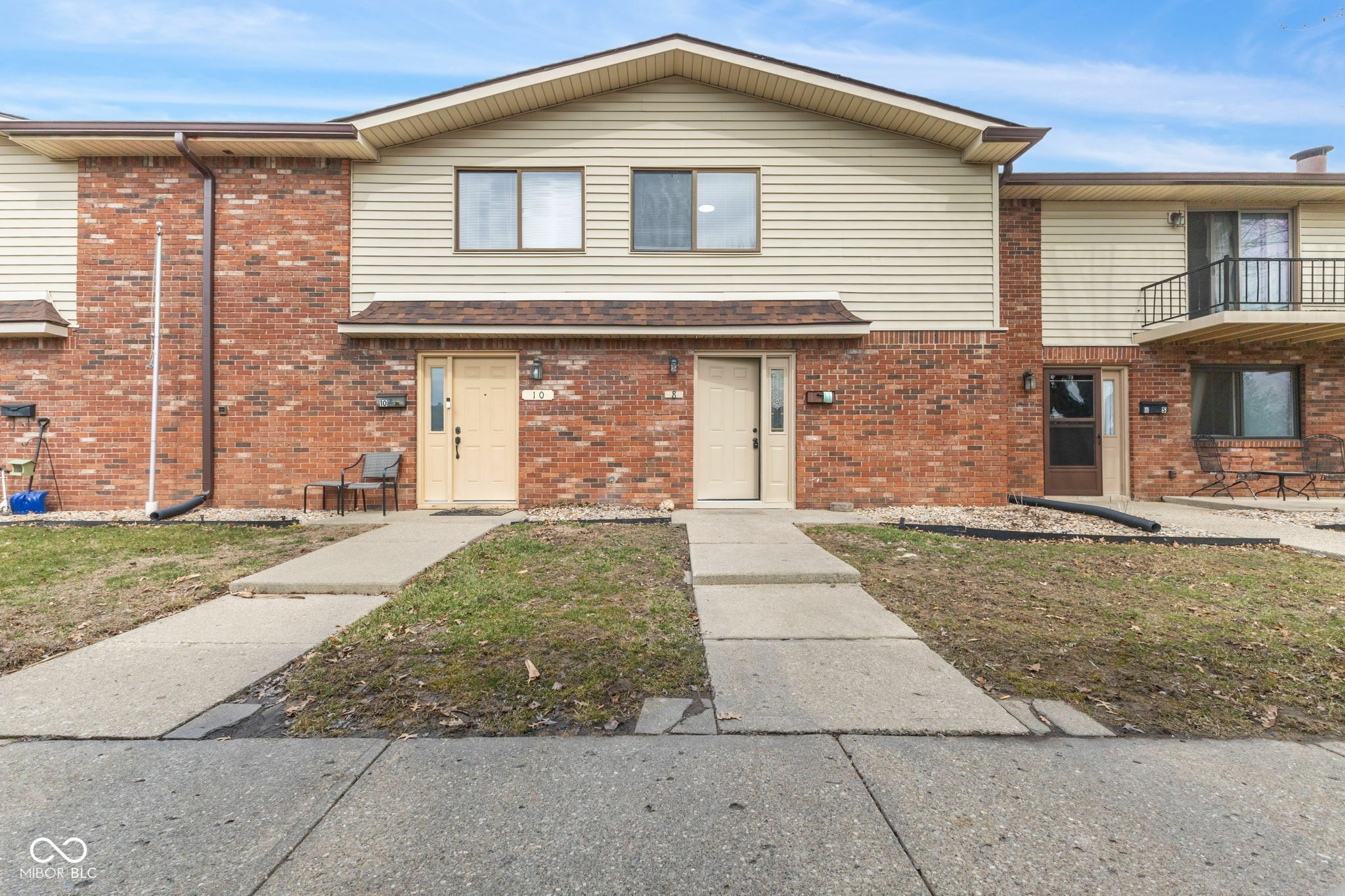 Property Photo:  8 Greenwood Trail S Drive  IN 46142 