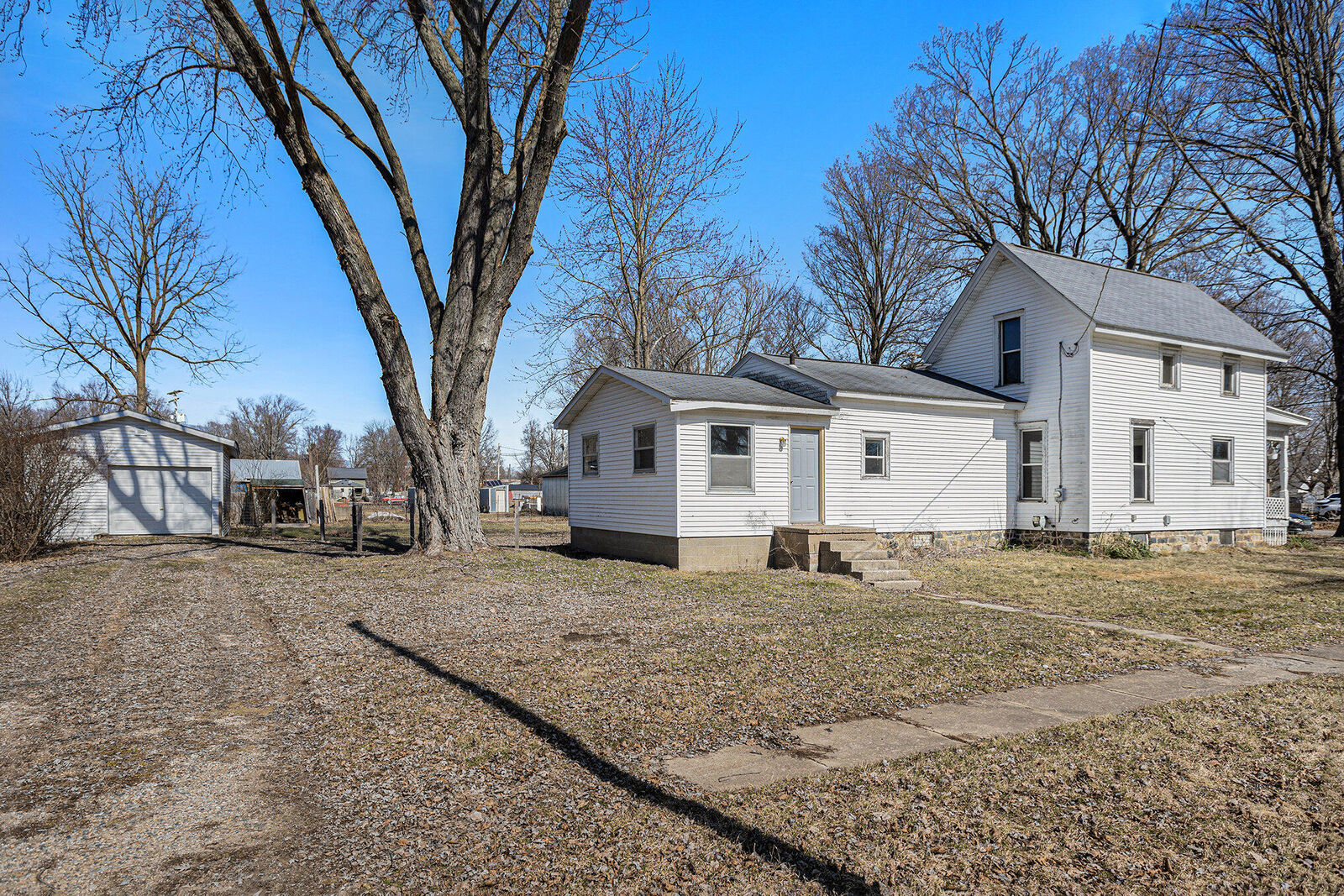 Property Photo:  325 S Elizabeth Street  MI 49021 