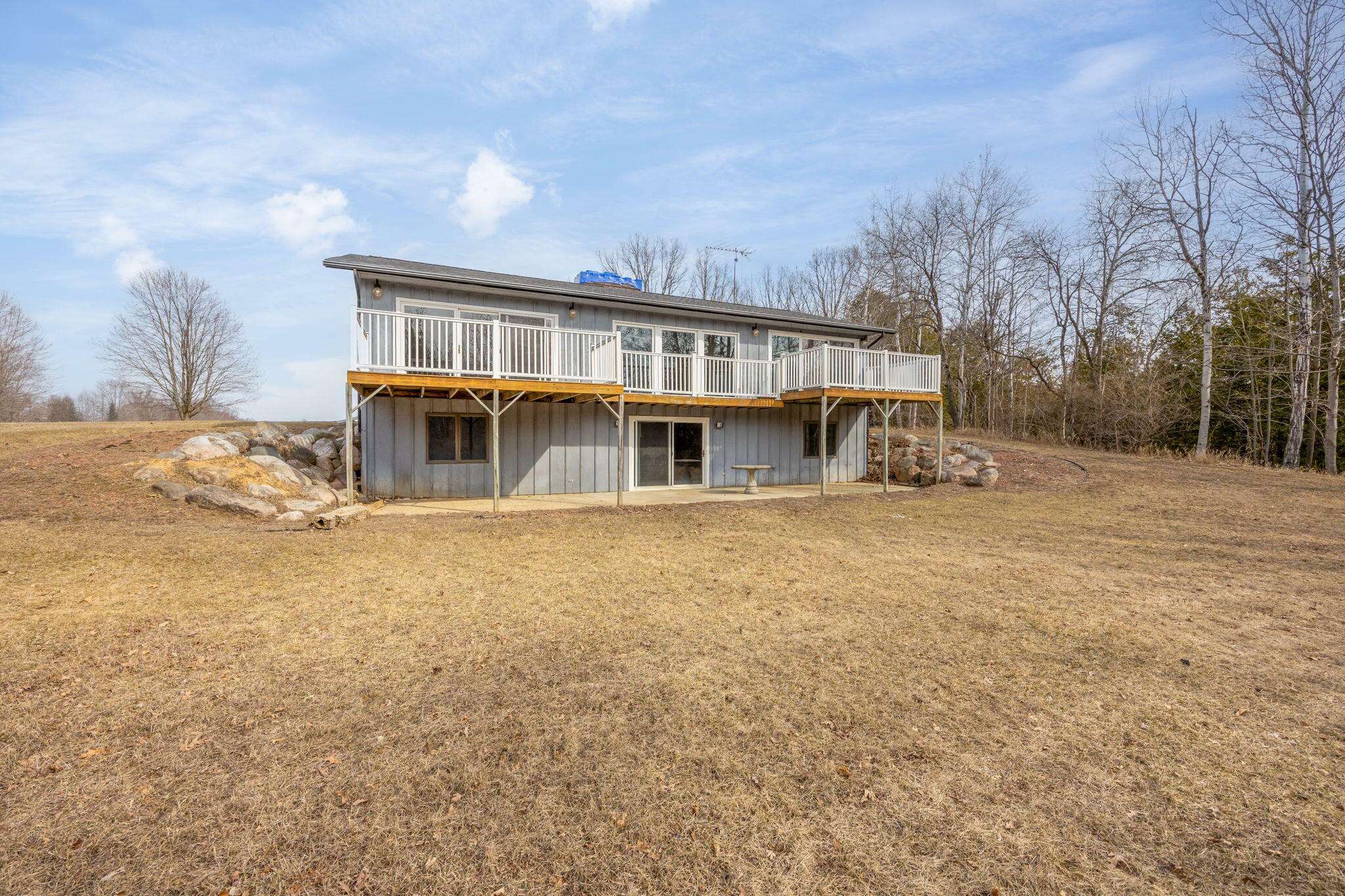 Property Photo: 3290 E River Road MI 48858