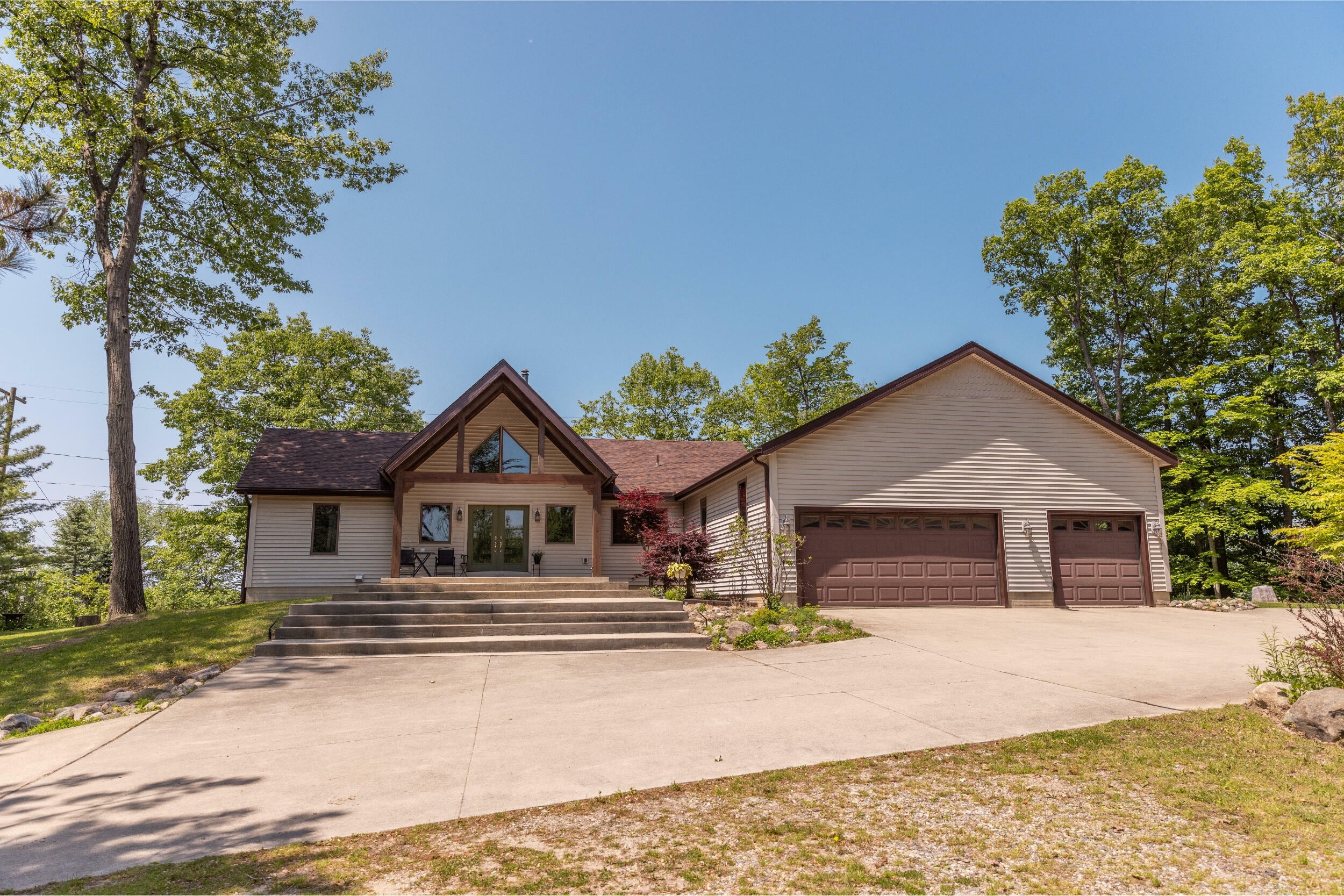 Property Photo: 7107 Hallenbeck Highway MI 49253
