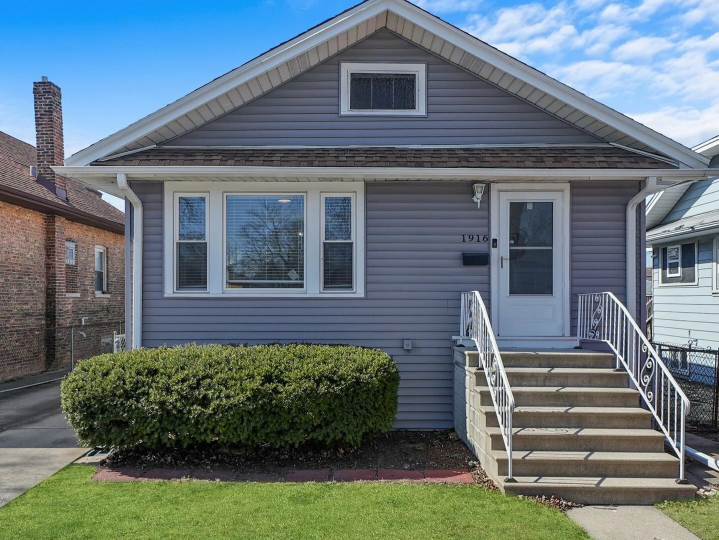 Property Photo: 1916 S 21st Avenue IL 60153
