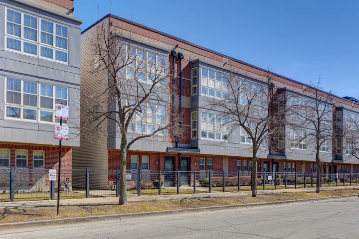 Property Photo: 2305 S Wabash Avenue IL 60616
