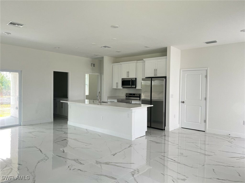 Property Photo: 1252 Edna Street E FL 33974