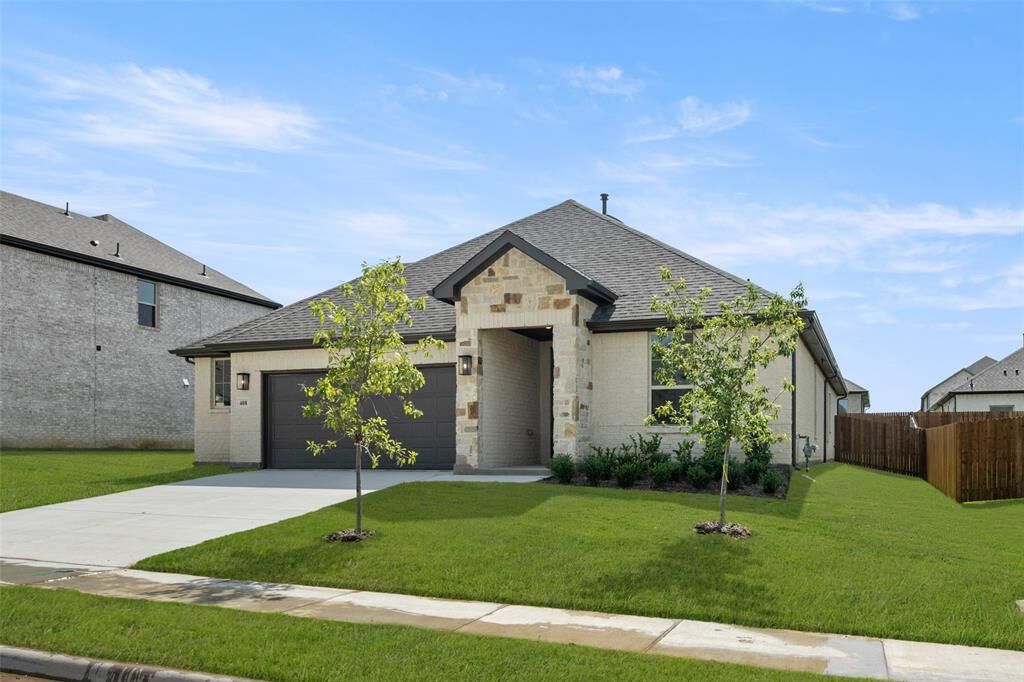 Property Photo: 408 Wabash Drive TX 75167