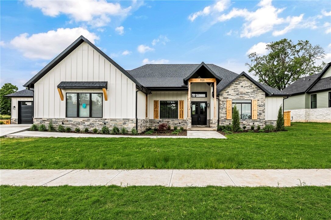 Property Photo: 920 Gallatin Street AR 72712