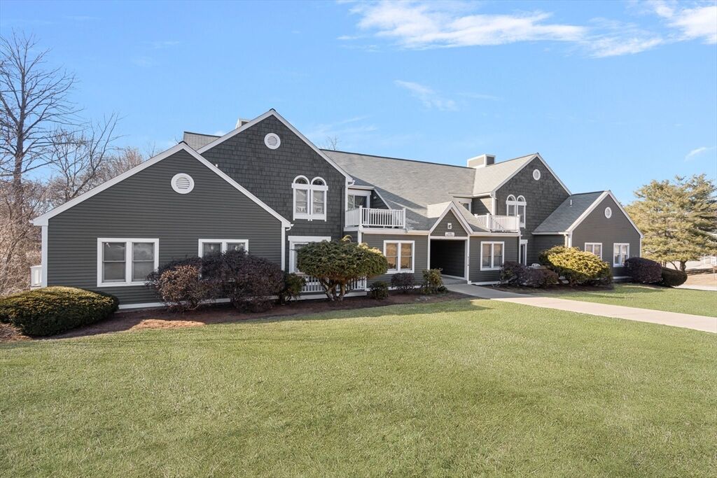 Property Photo:  24 Hoyle Circle 24  MA 01504 