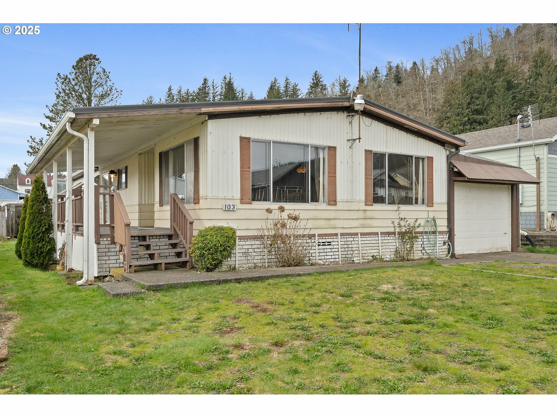Property Photo: 103 10th St OR 97118