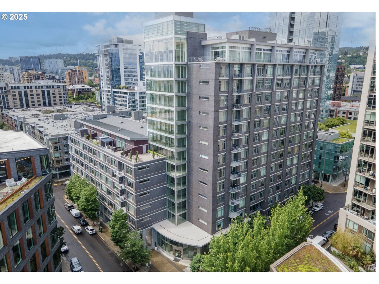 Property Photo: 1255 NW 9th Ave 402 OR 97209