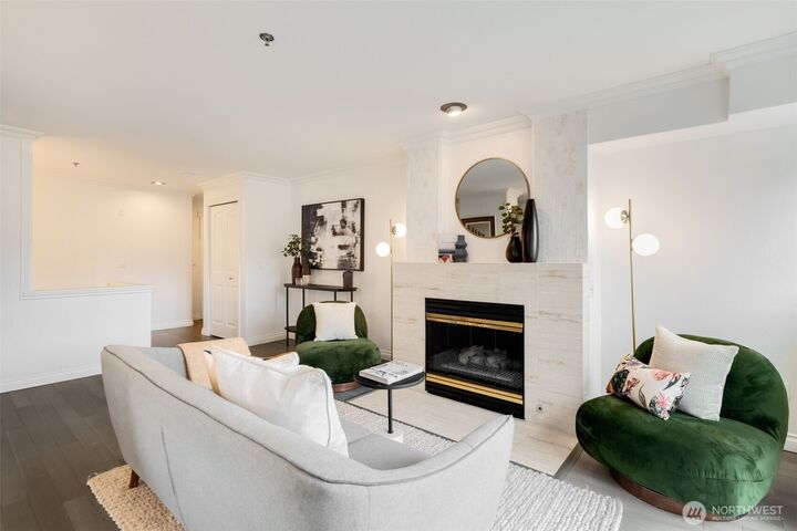 Property Photo:  701  Galer Street 819  WA 98109 