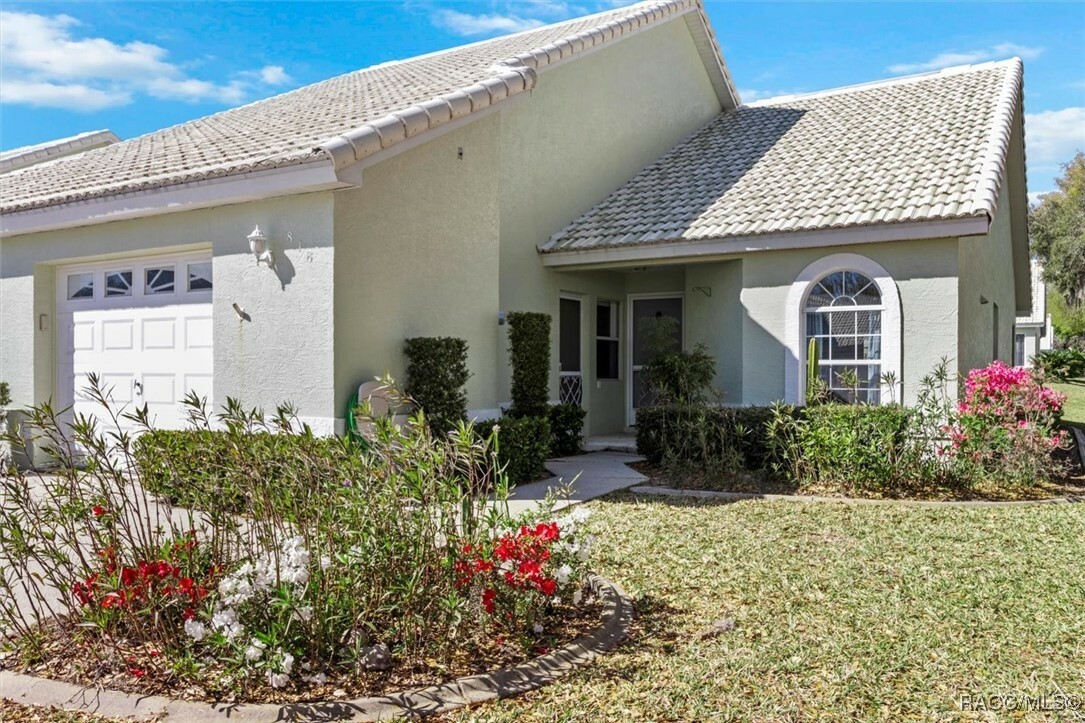 Property Photo: 818 Windermere Boulevard FL 34453