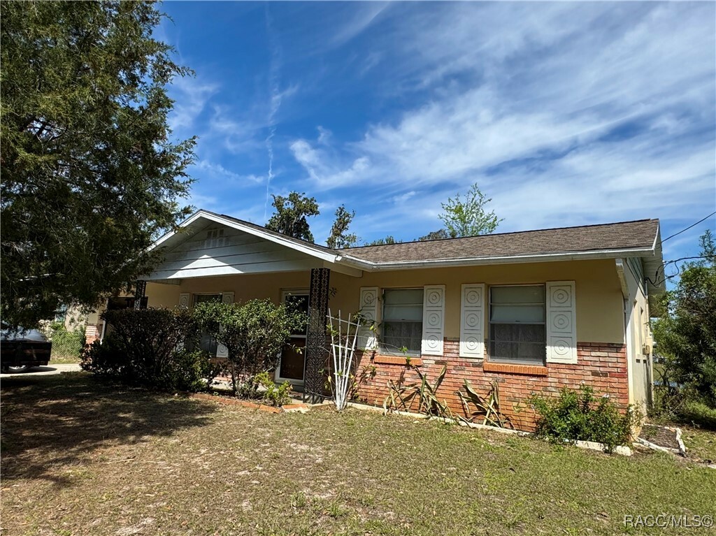 Property Photo: 1005 S Val Drive FL 34450