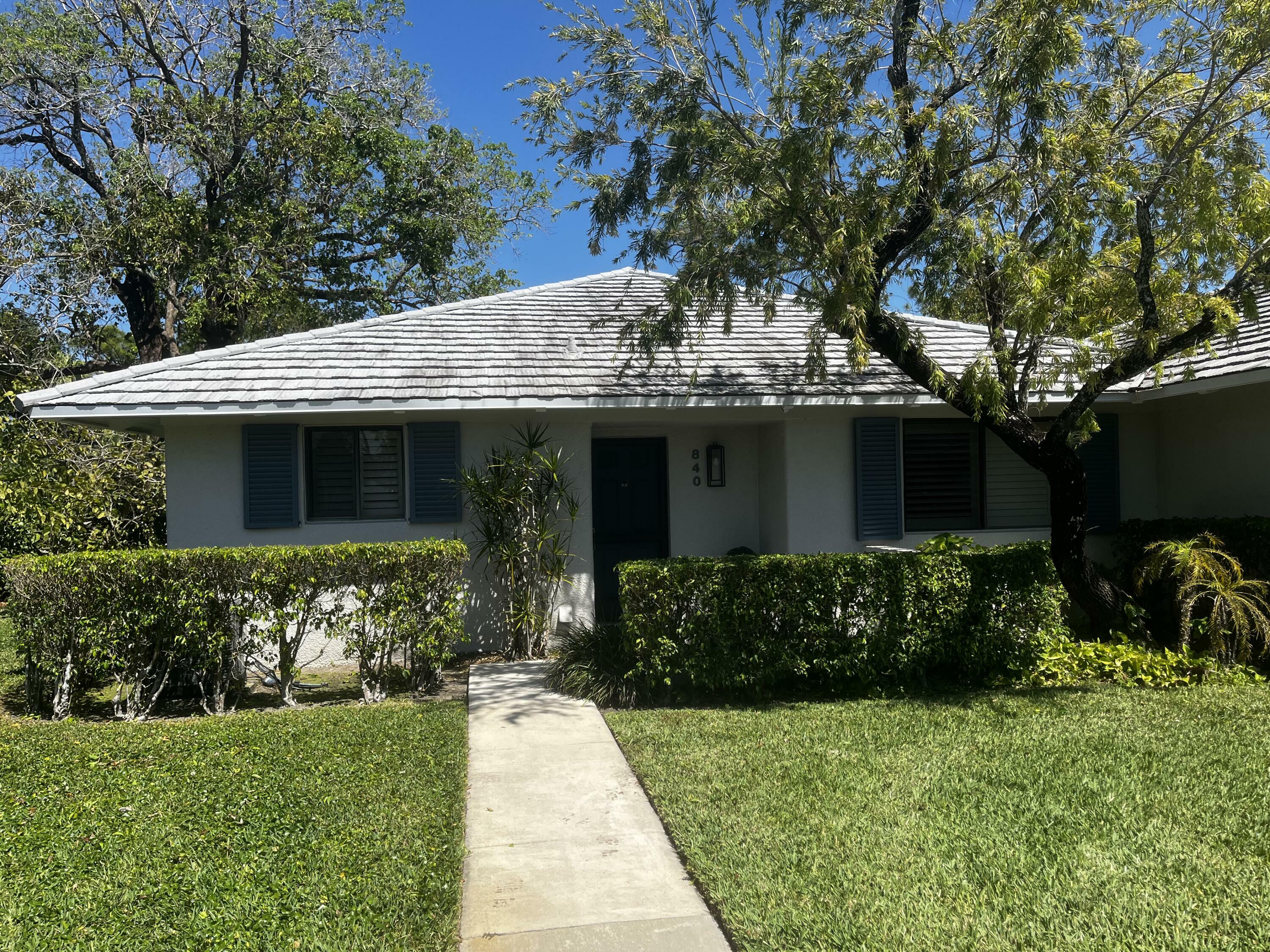 Property Photo: 840 Club Drive FL 33418