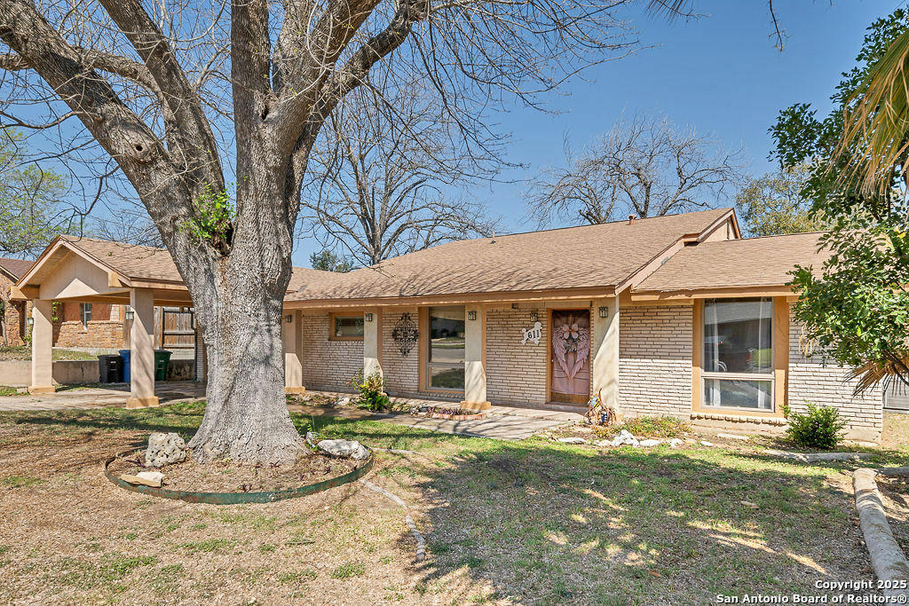 Property Photo:  611 Colwyn Pass  TX 78216 