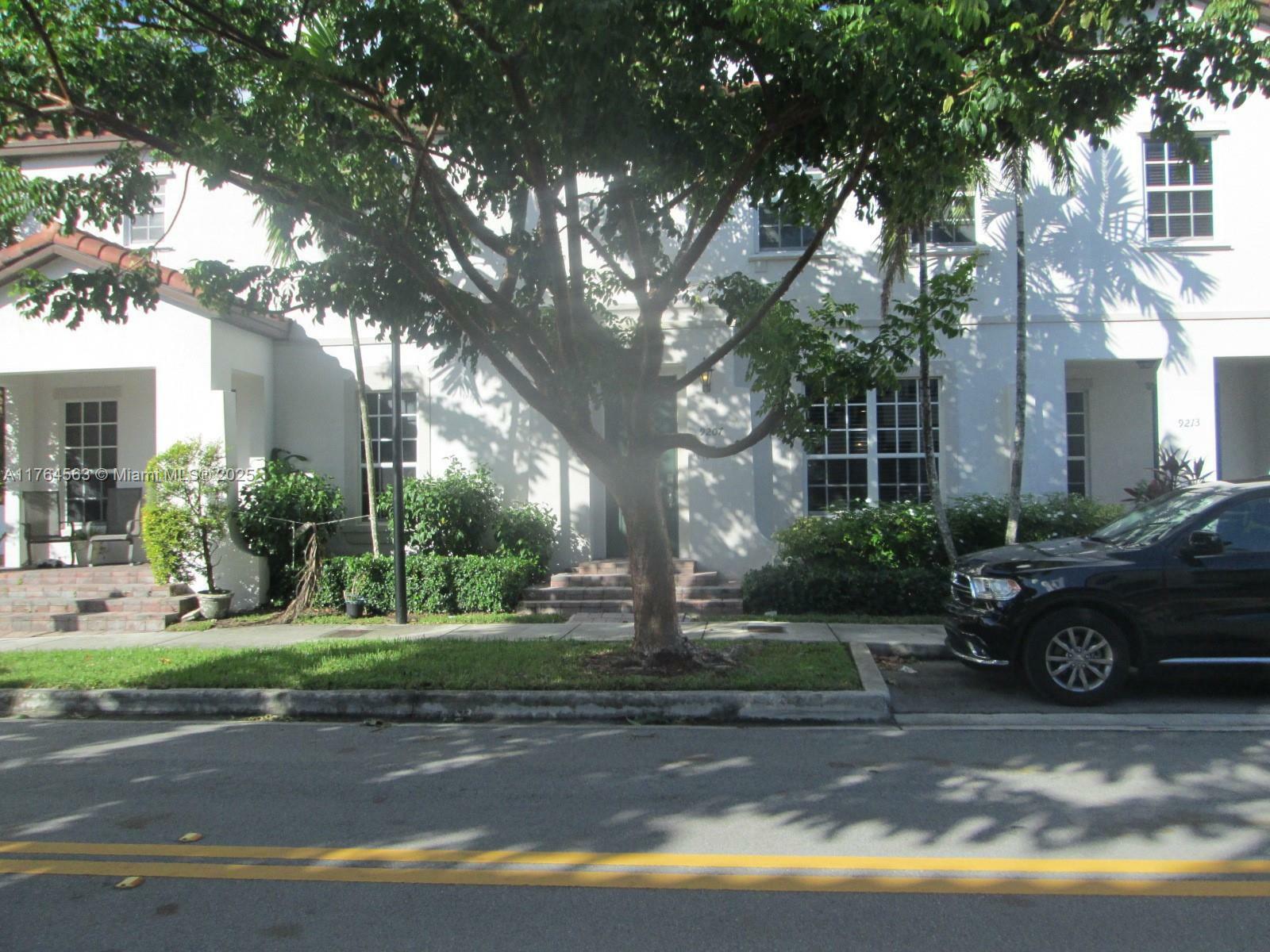 Property Photo: 9207 SW 170th Ave FL 33196