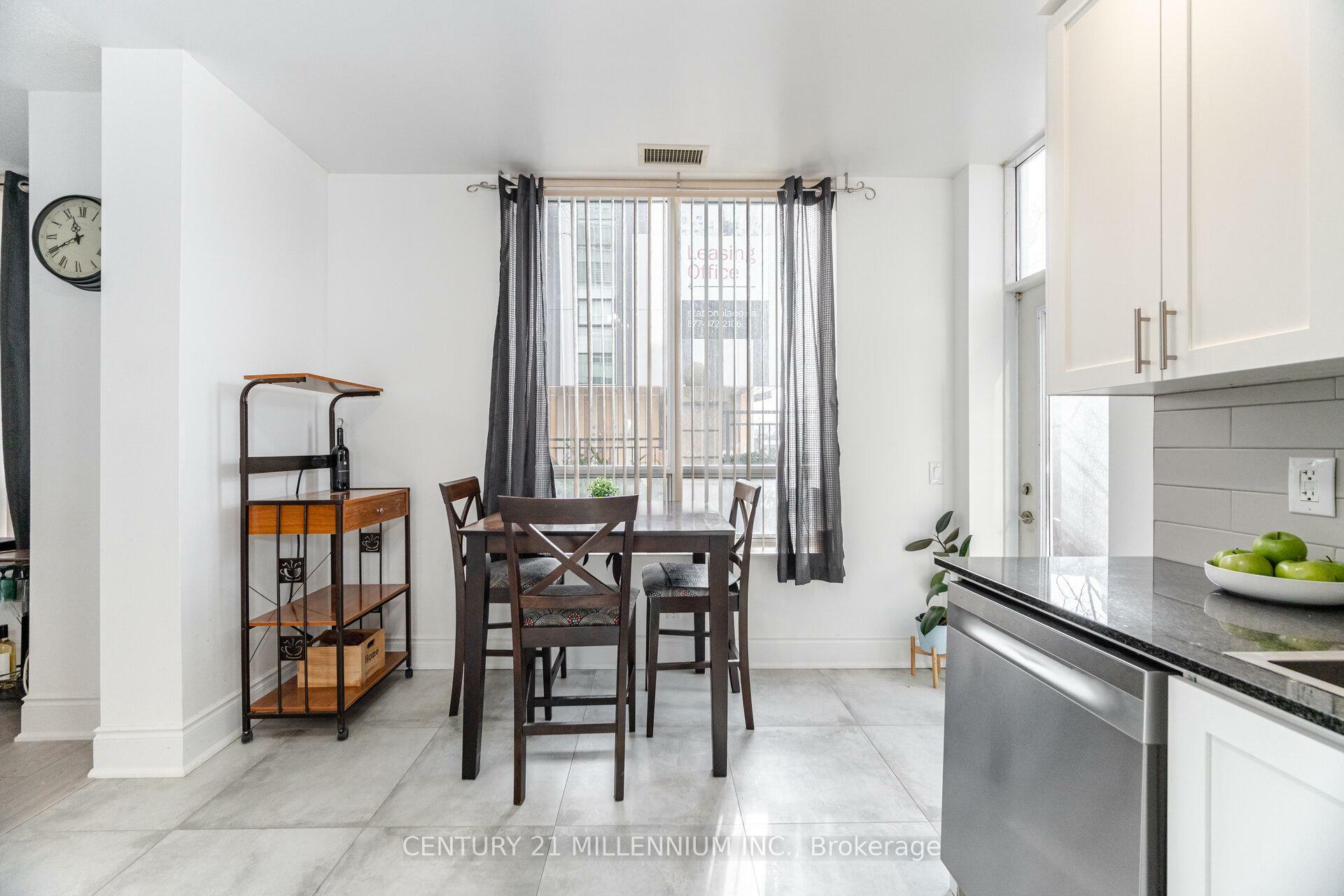 Property Photo:  5233 Dundas Street W 118  ON M9B 6M1 