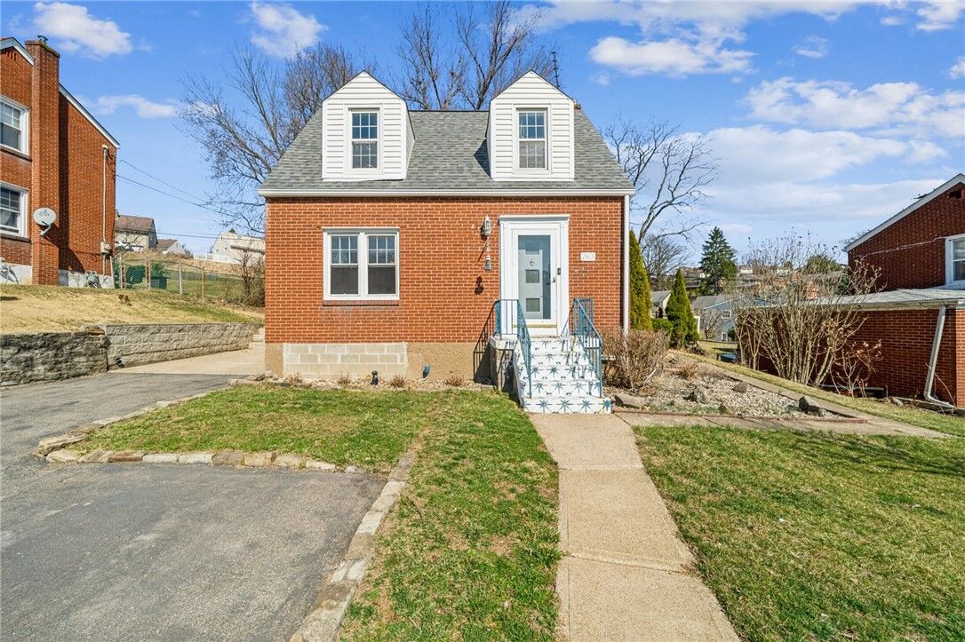 Property Photo:  263 Lynn Dr  PA 15236 