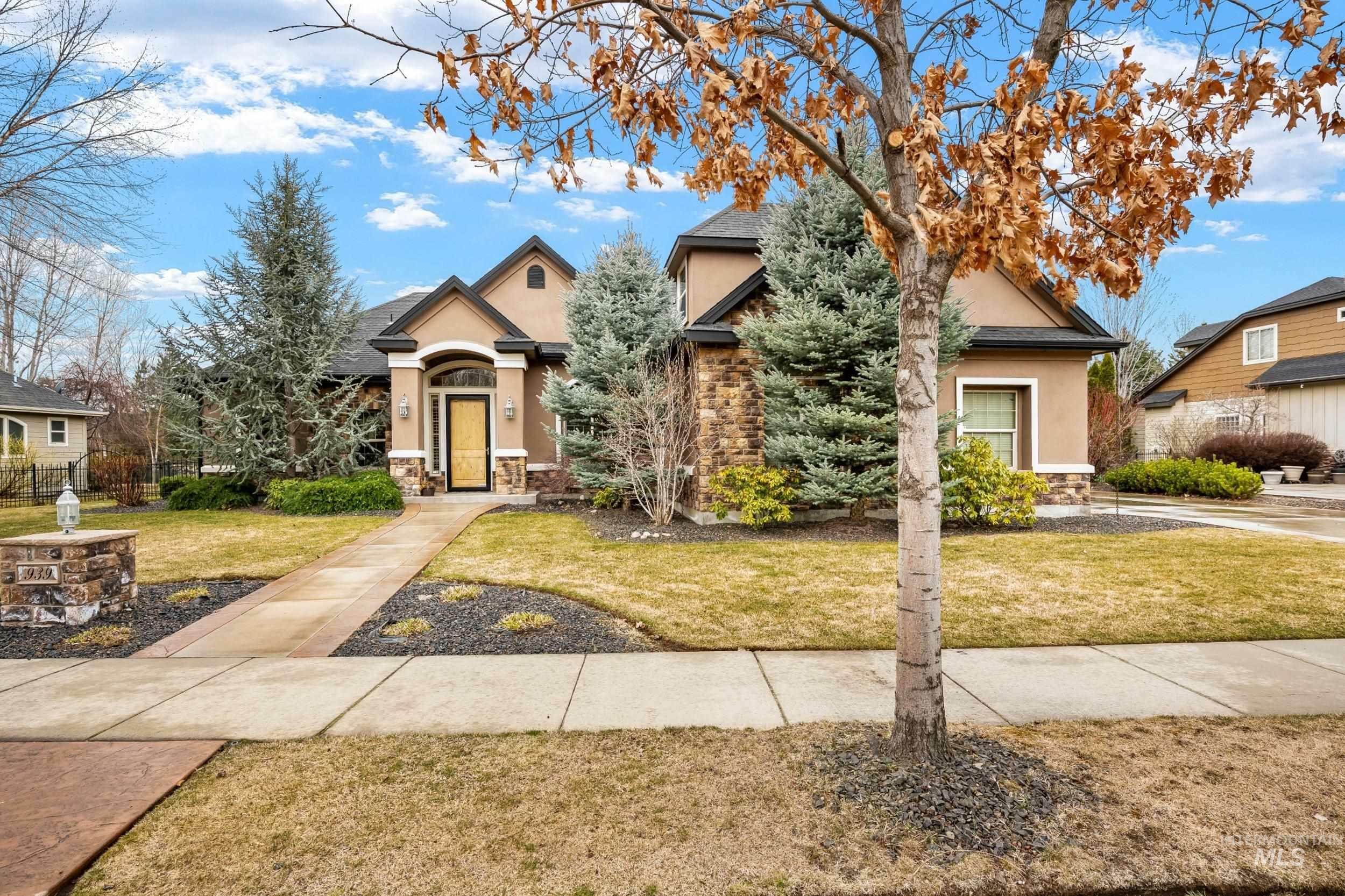 Property Photo: 939 N Grey Pebble Way ID 83616