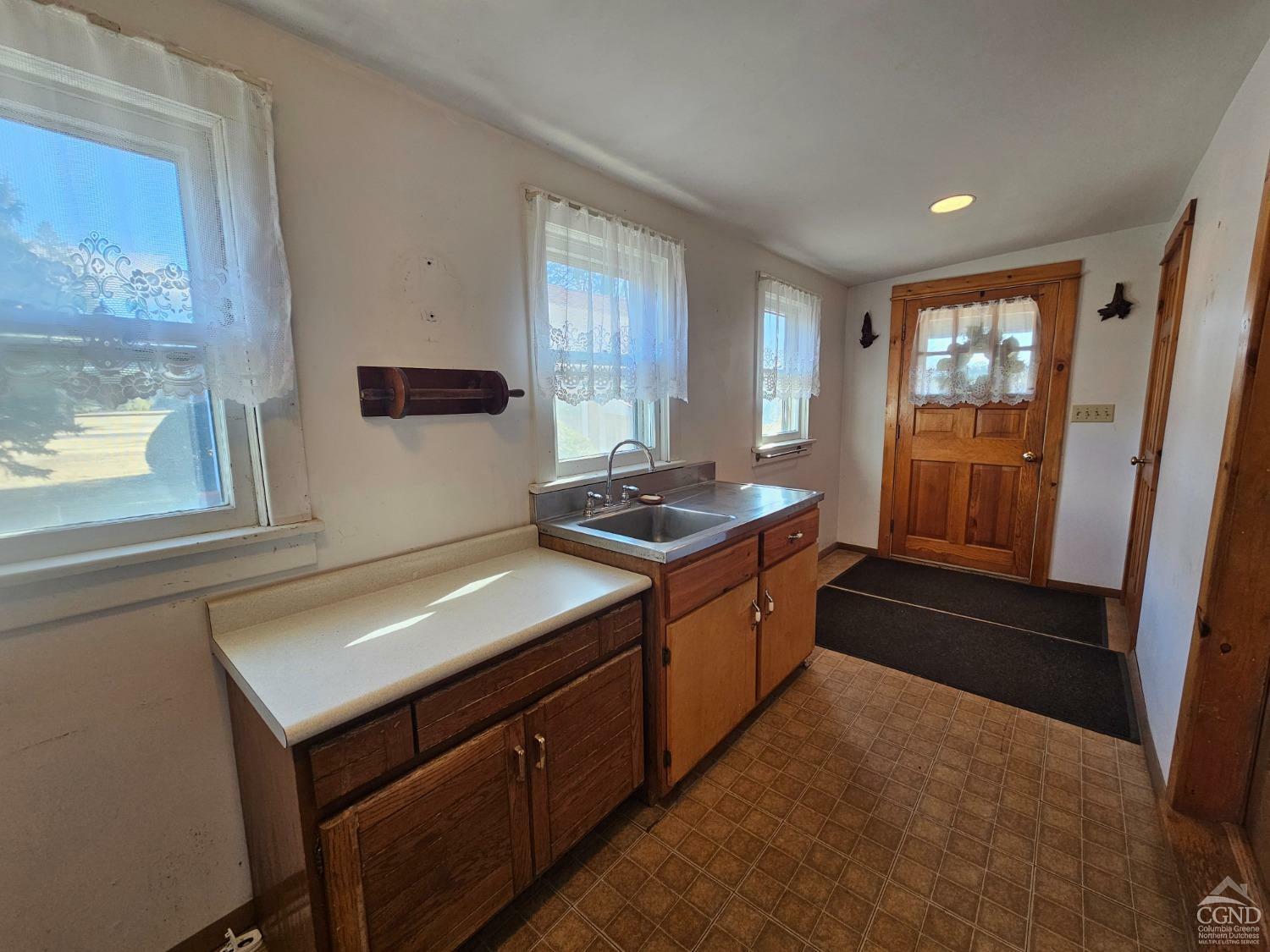 Property Photo: 2322 US Route 9 NY 12534