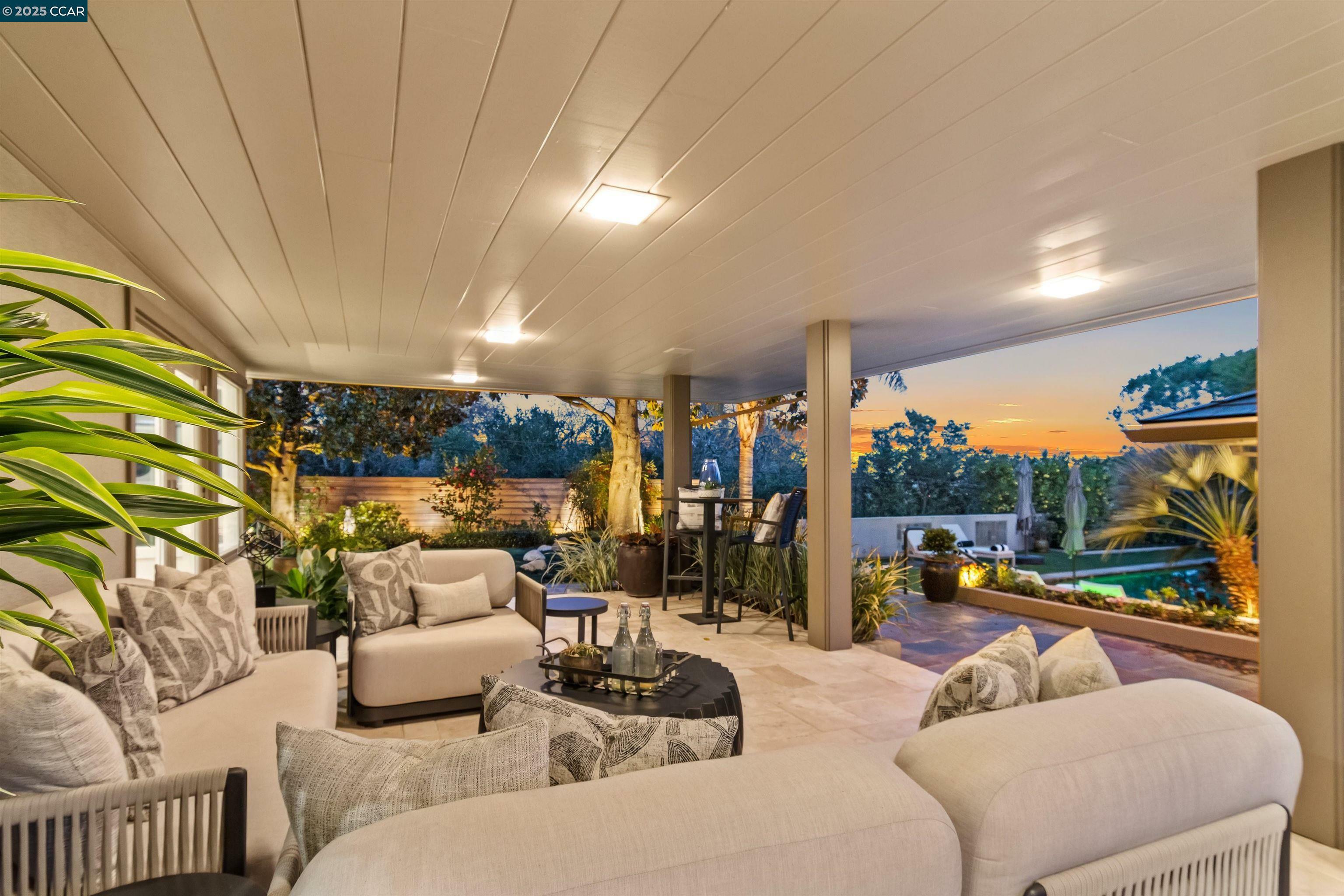 Property Photo: 1121 Estates Dr CA 94549