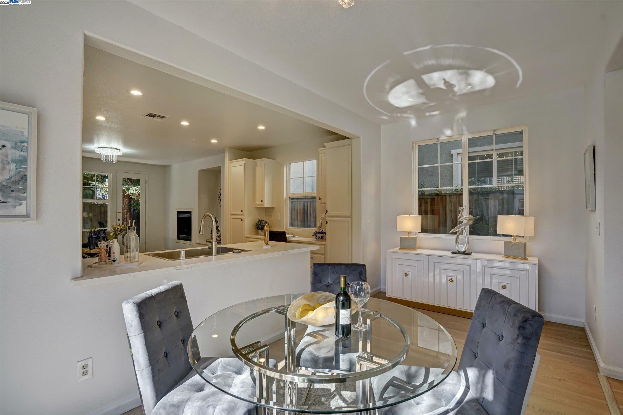Property Photo: 530 Cottage Park Dr CA 94544