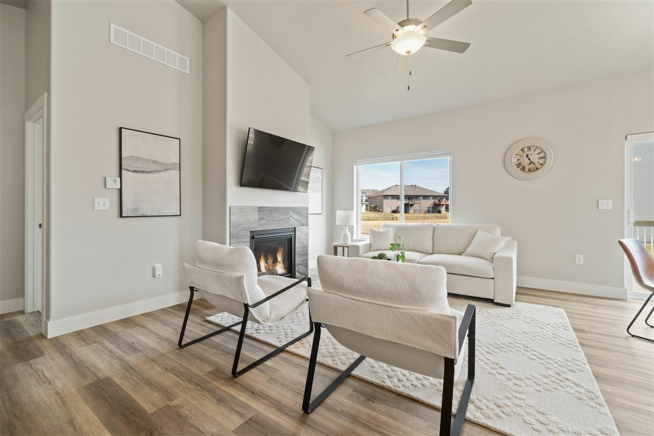 Property Photo: 1120 Leann Circle IA 52317