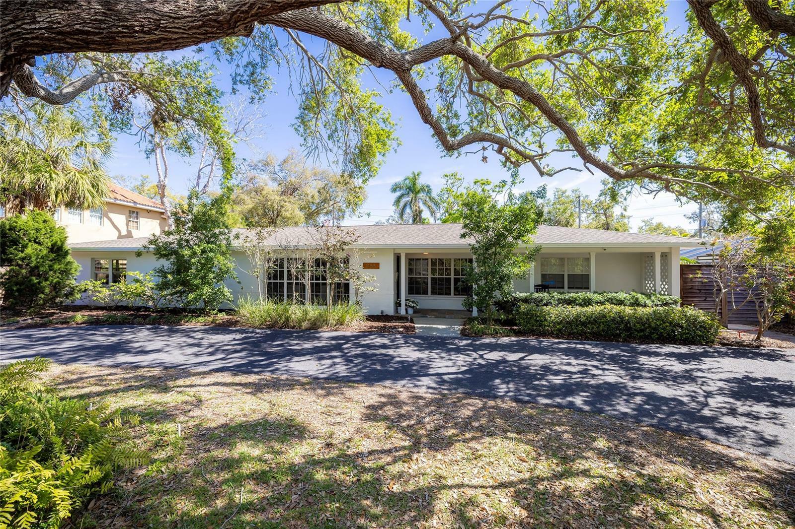 Property Photo: 1433 Park Street N FL 33710