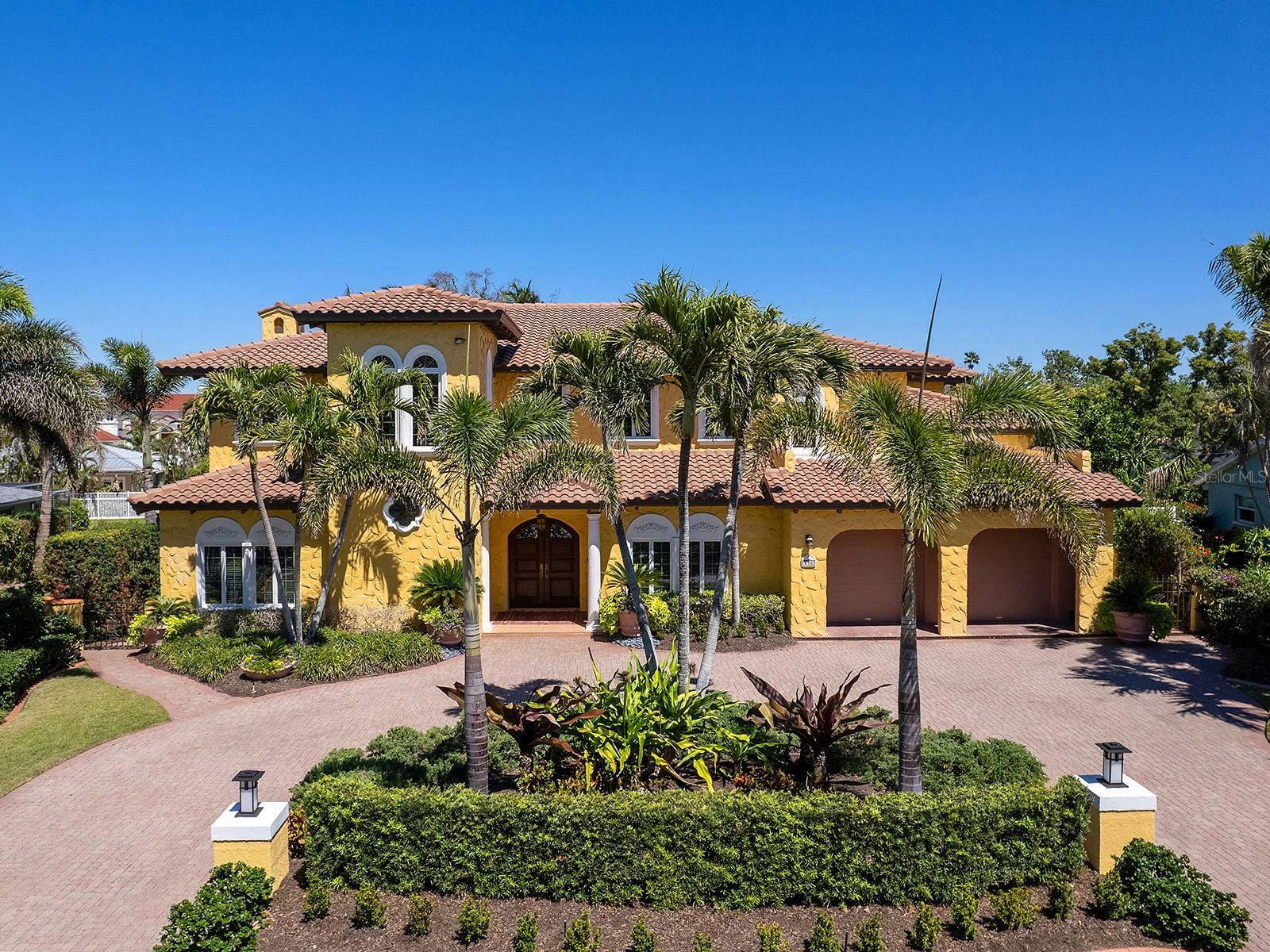 Property Photo: 416 Baycrest Drive FL 34285