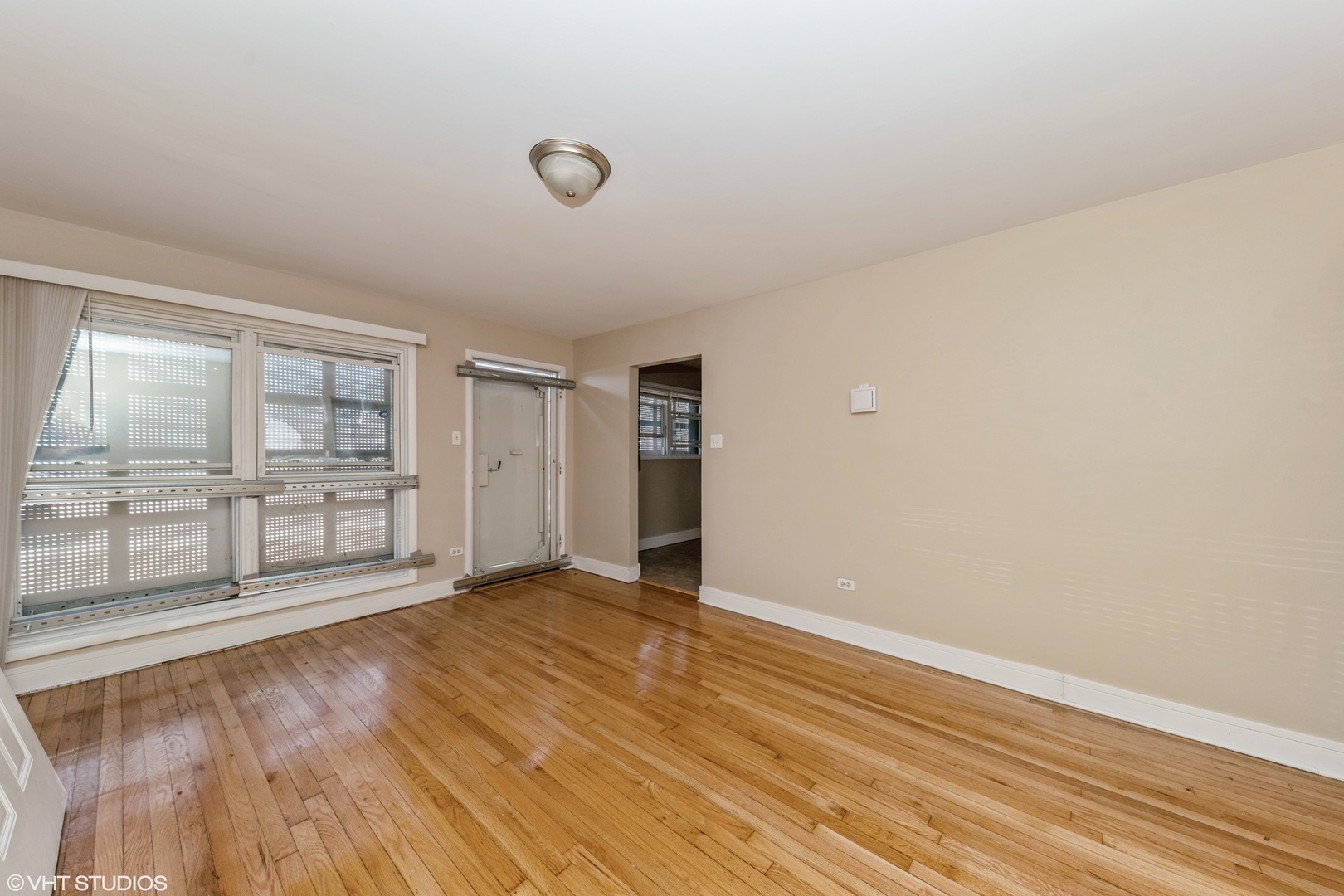 Property Photo: 2231 E 102nd Street IL 60617