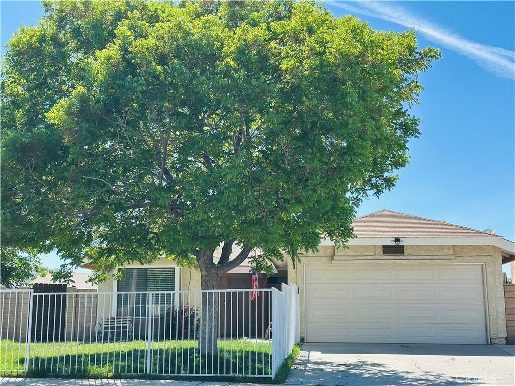 Property Photo: 36913 Tobira Drive CA 93550