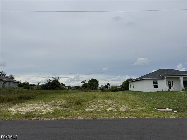 Property Photo:  1812 NE 13th Place  FL 33909 