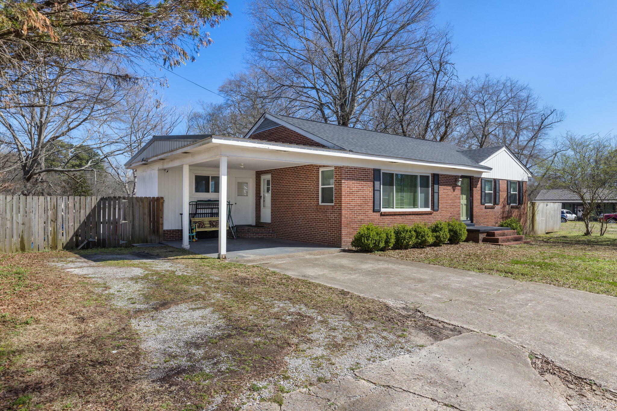 Property Photo: 102 West 5th Street MS 38852