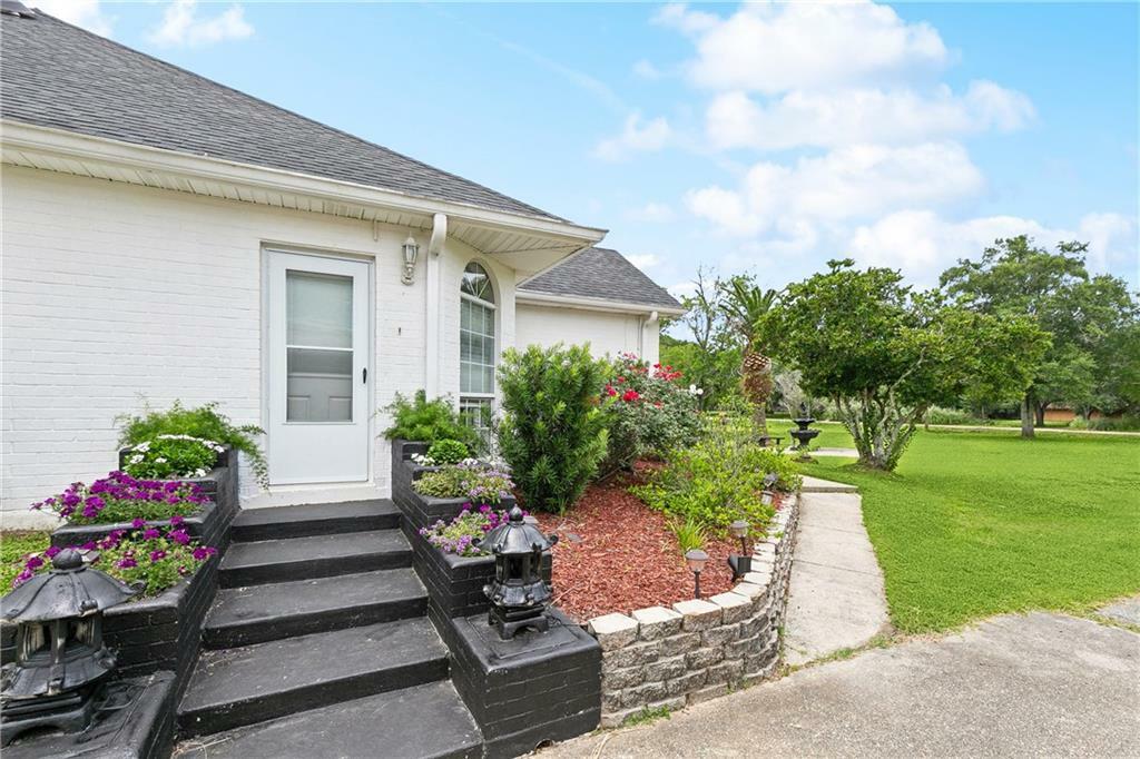 Property Photo: 5227 Shady Park Drive LA 70072