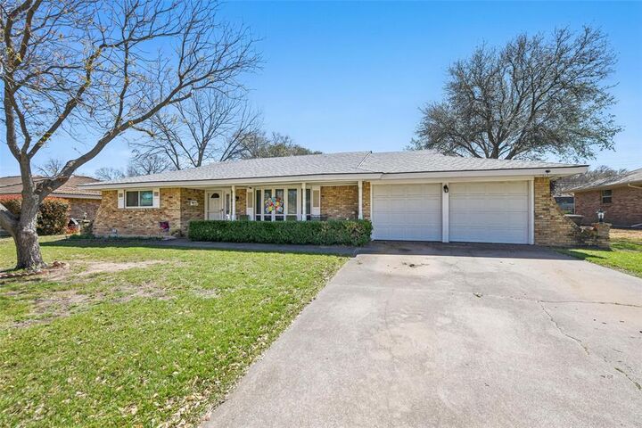 Property Photo: 3433 Lawndale Avenue TX 76133