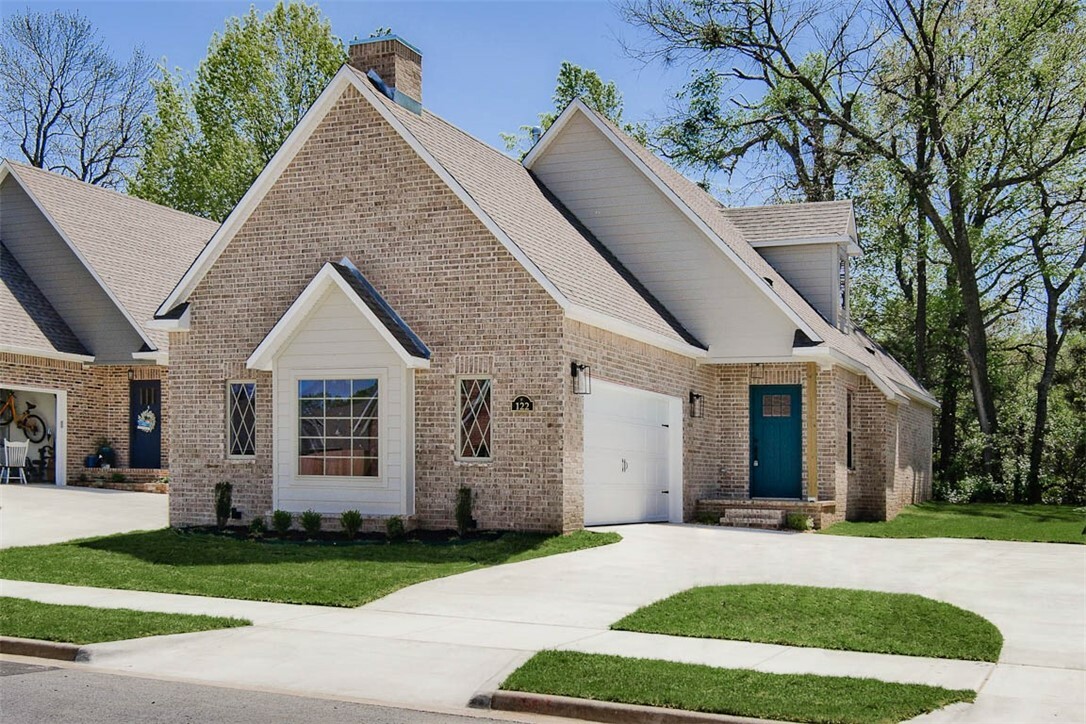 122 N Hawkstone Drive  Fayetteville AR 72704 photo