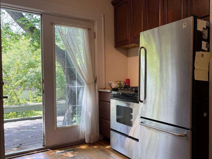 Property Photo: 133 10 Avenue NE AB T2E 0W8