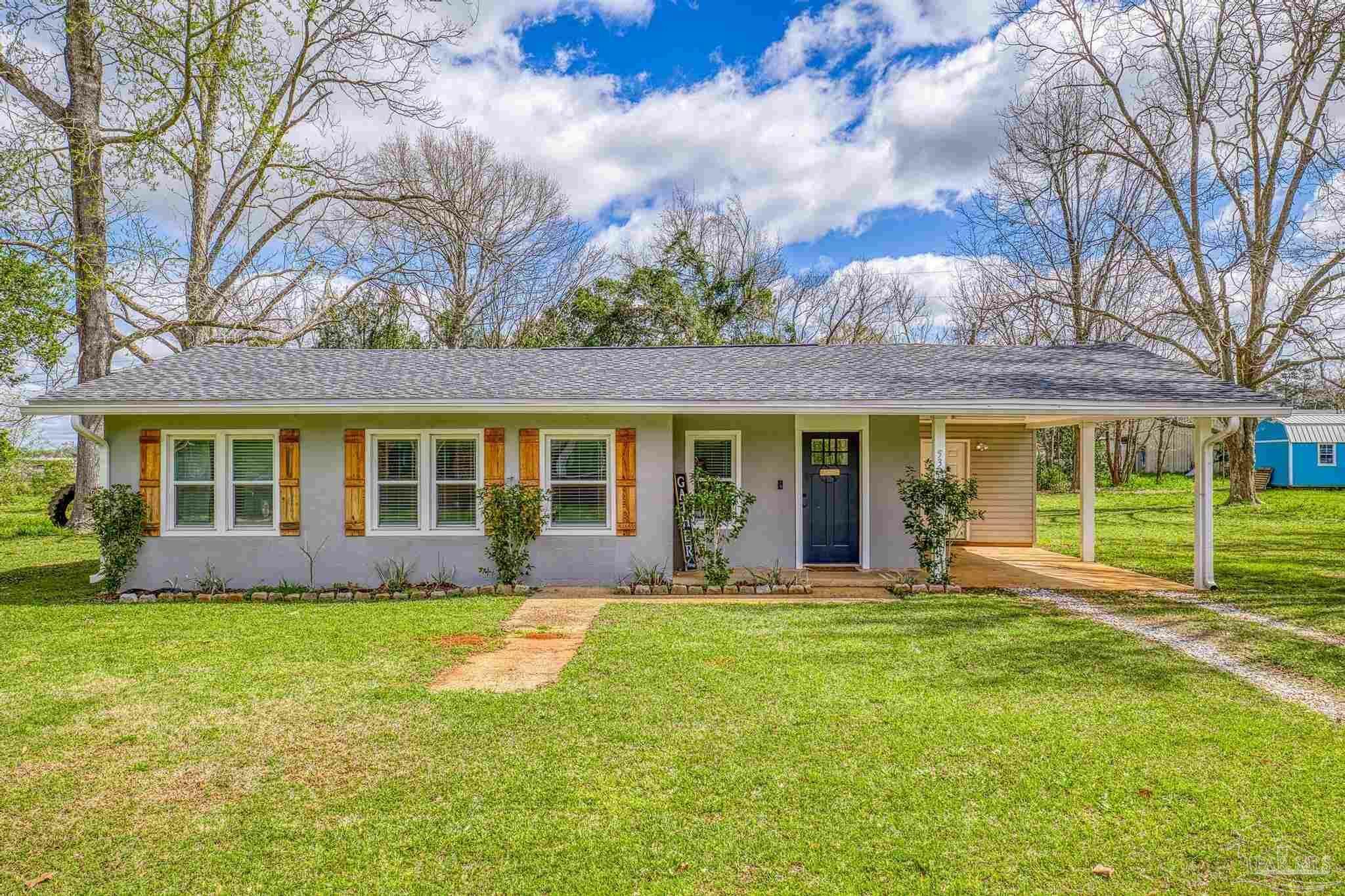 Property Photo: 5320 Hutto Ln FL 32565