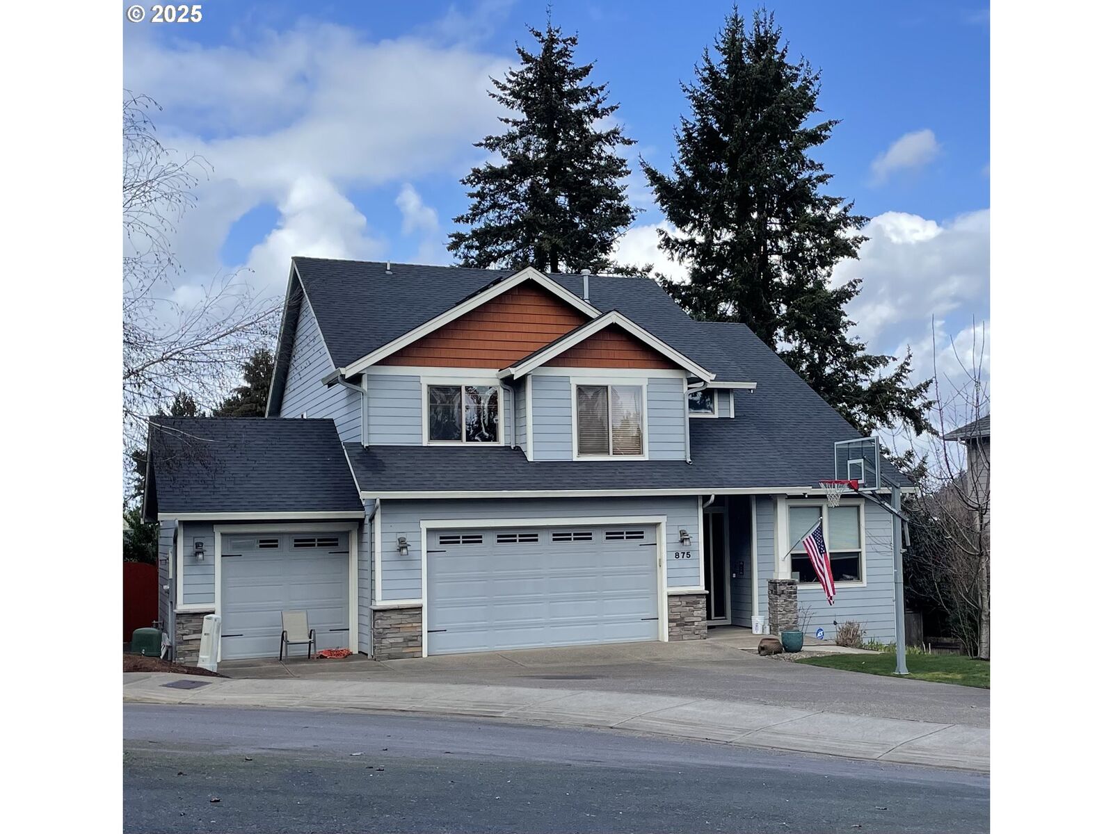 Property Photo: 875 SE Carmelcrest Ct OR 97306