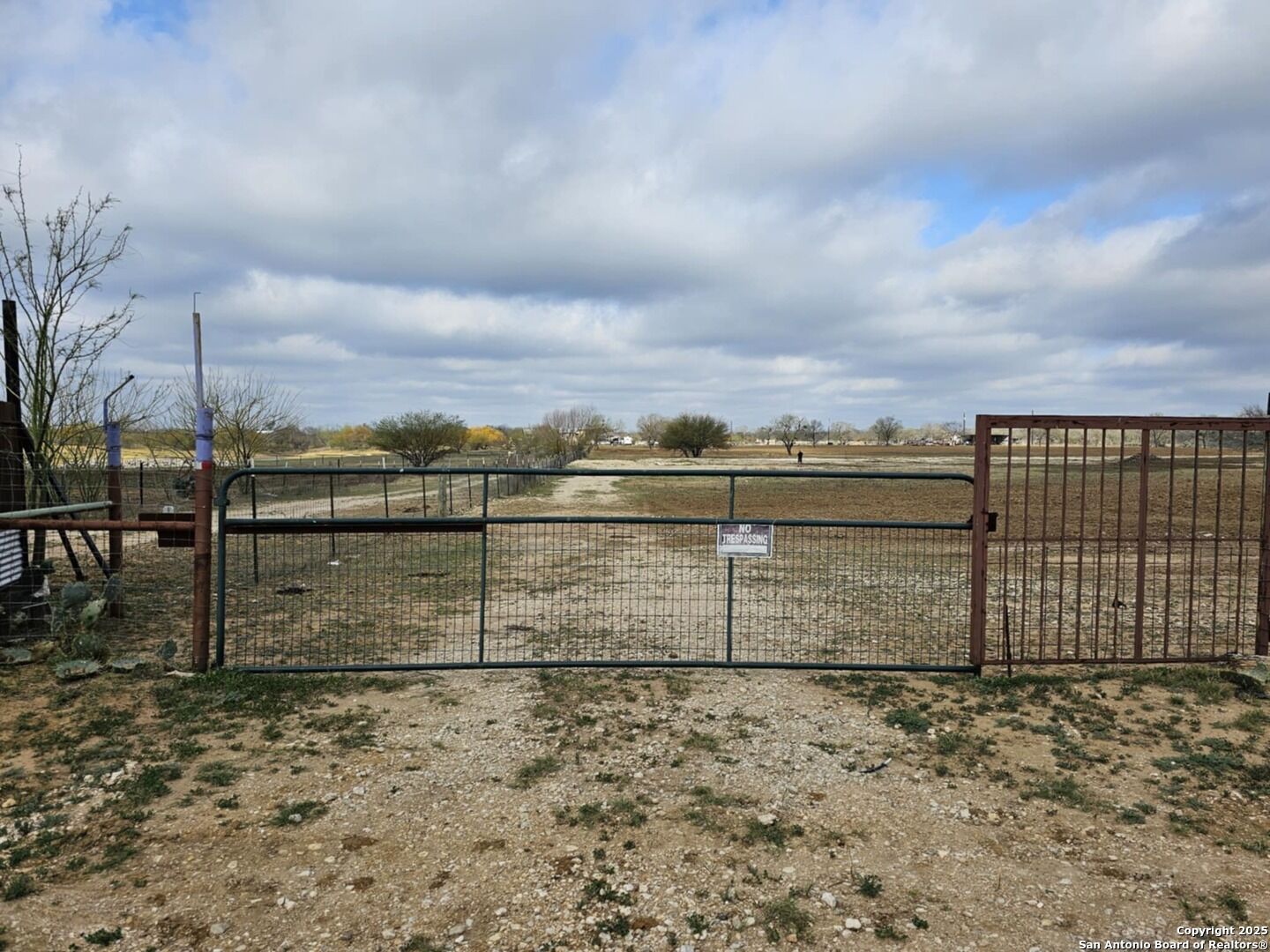 Property Photo: 7293 Fm 327 TX 78112