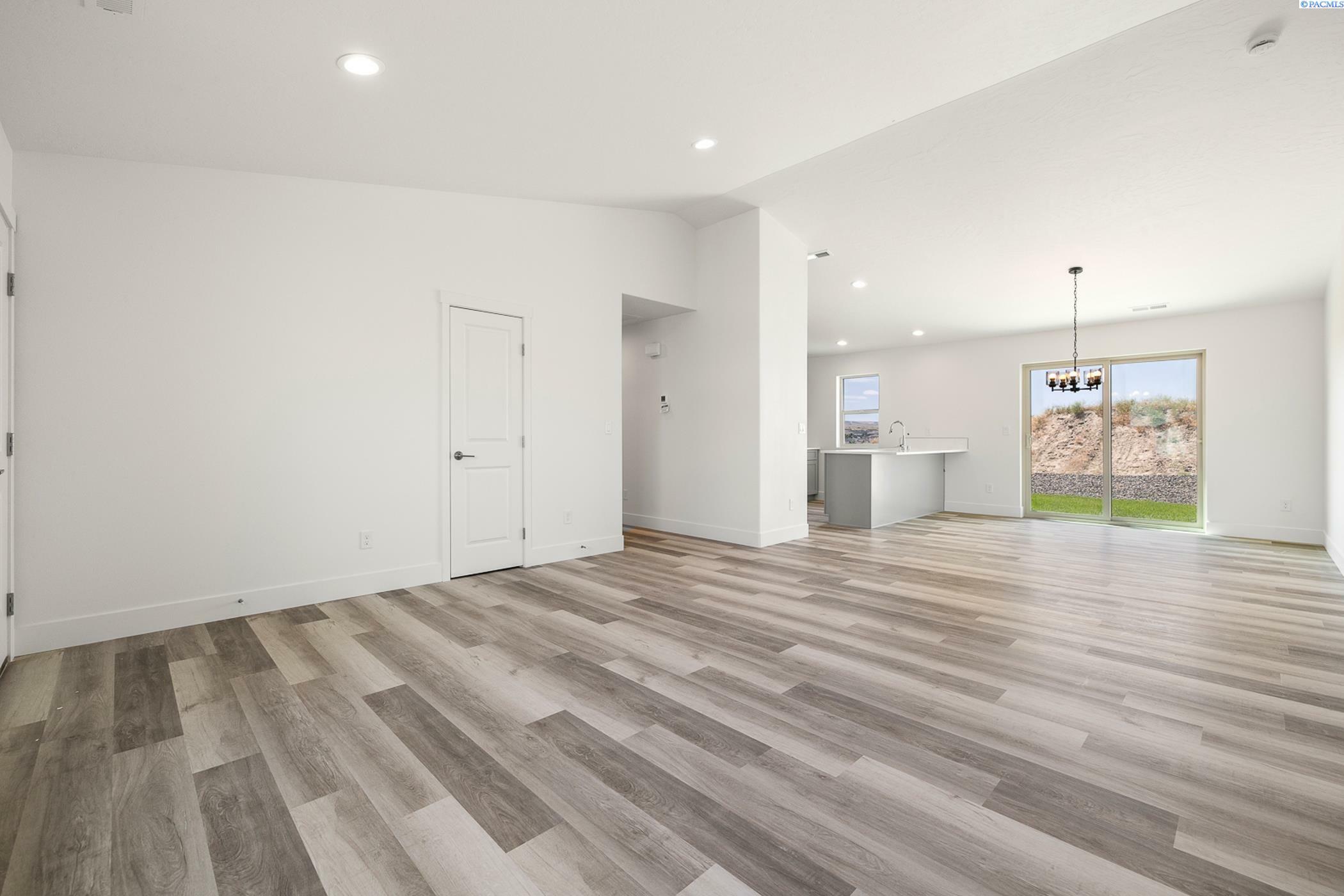 Property Photo:  2944 S Penn St  WA 99338 