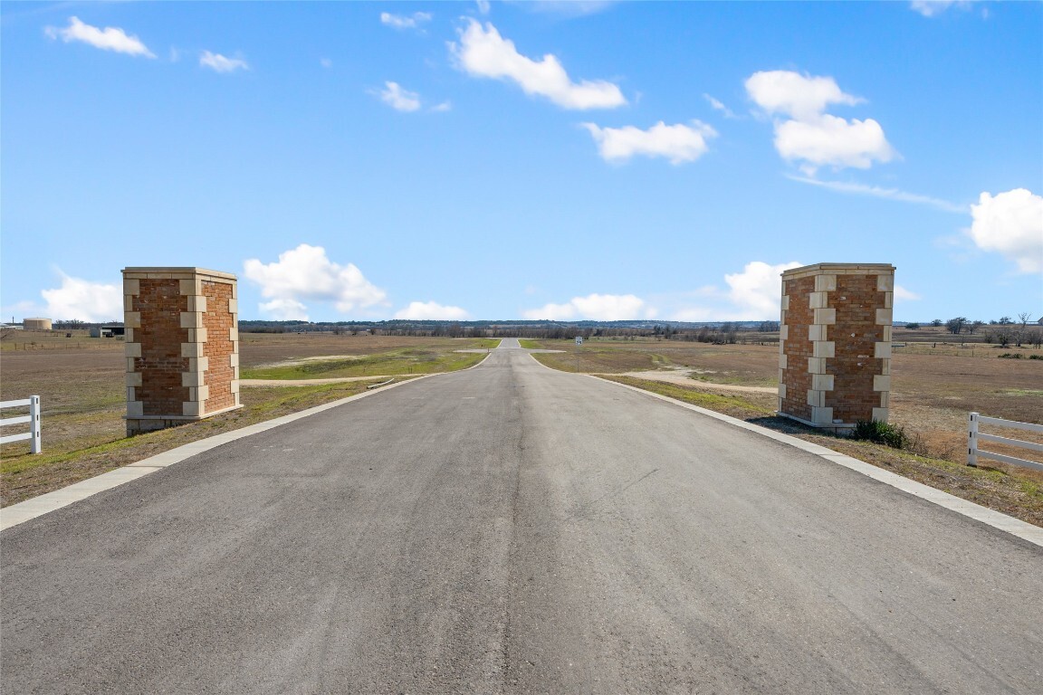 Property Photo: 2558 E Fm 487 TX 76537