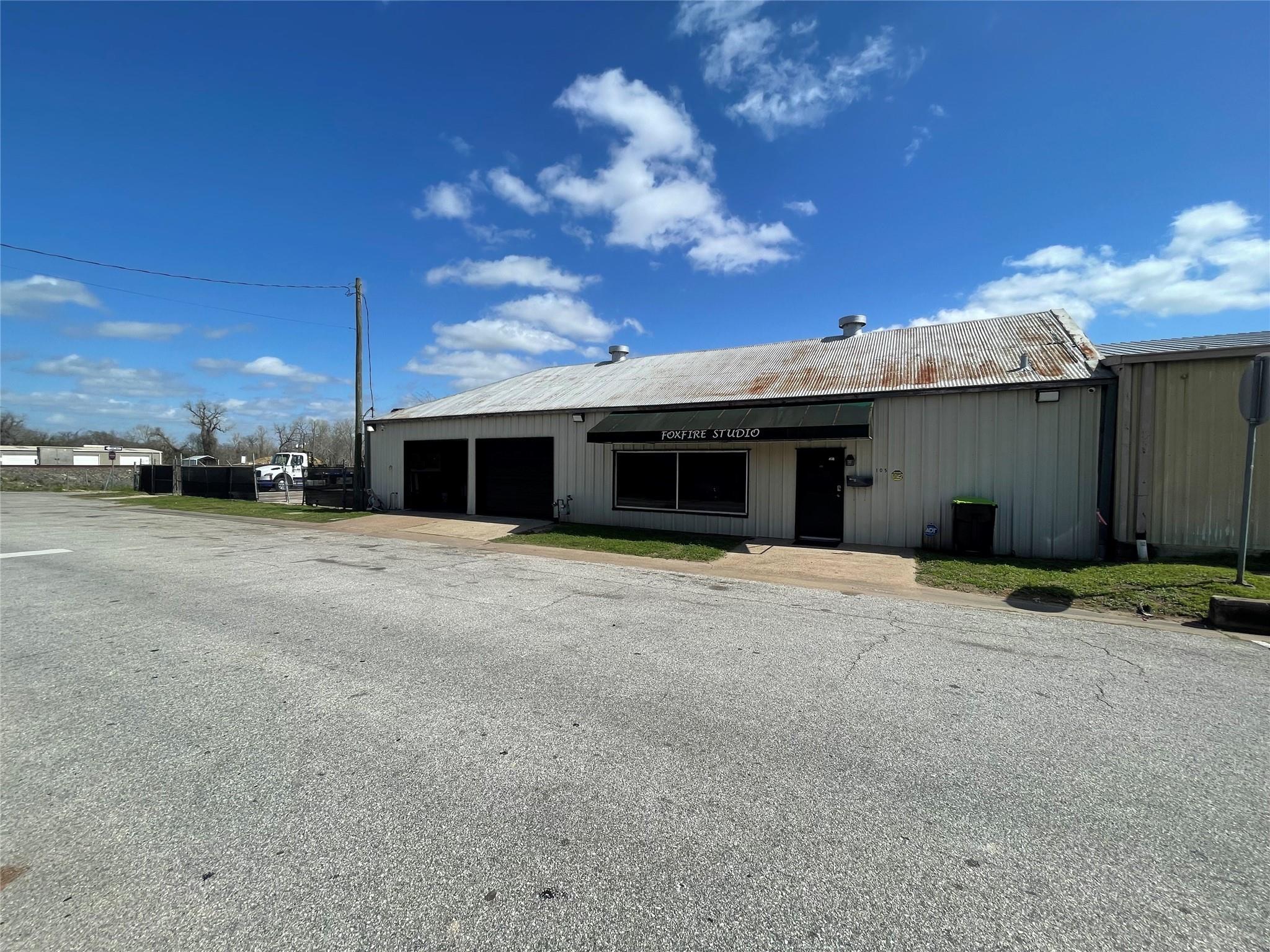 Property Photo: 105 S 2nd Street TX 77469