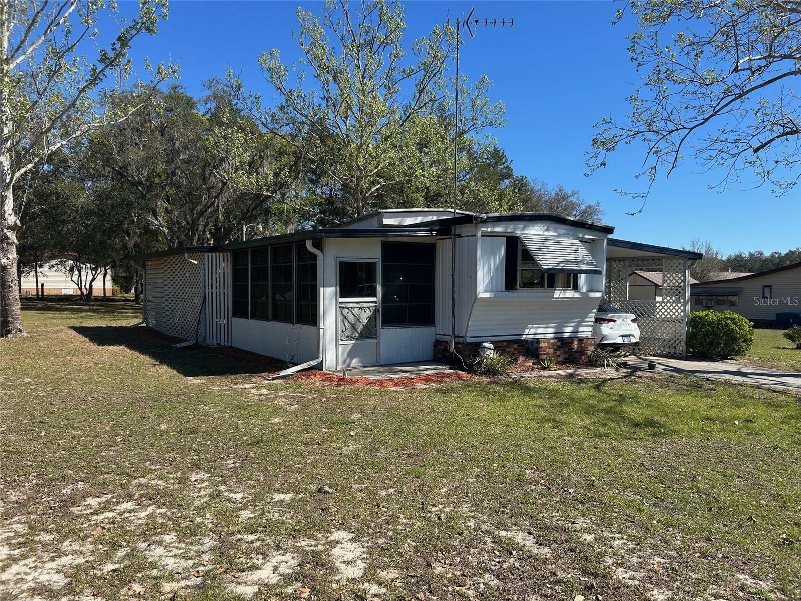 Property Photo: 13281 SE 180th Street FL 32195